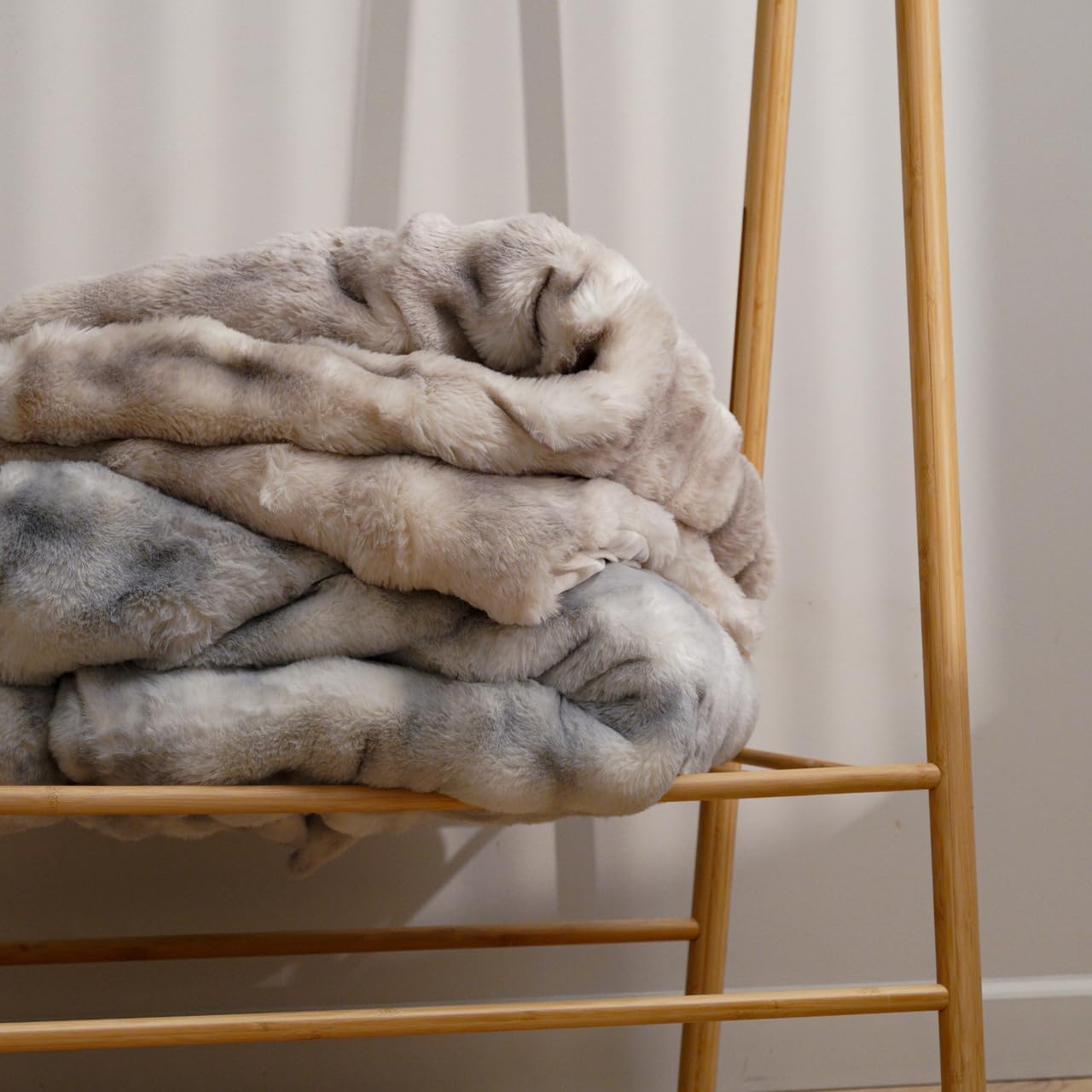 Mon Chateau 60" x 70" Dream Faux Fur Throw, Marble Print Plush Luxury Blanket for Couch, Sofa, or Bed, Soft Reversible Throw Blanket for Sleeping, Home & Room Decor, Driftwood Bubble
