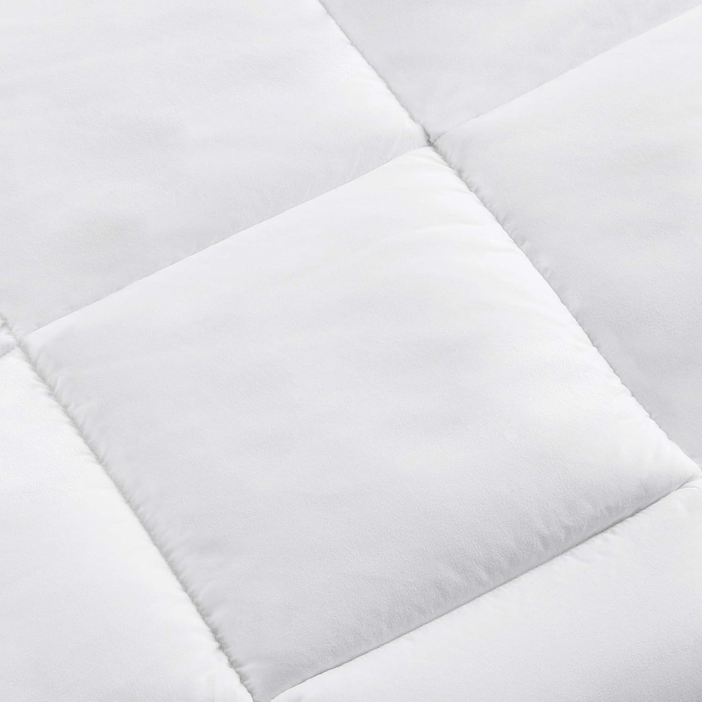 Amazon Basics White Down Alternative Comforter and Duvet Insert with Corner Tabs (Twin, Light)