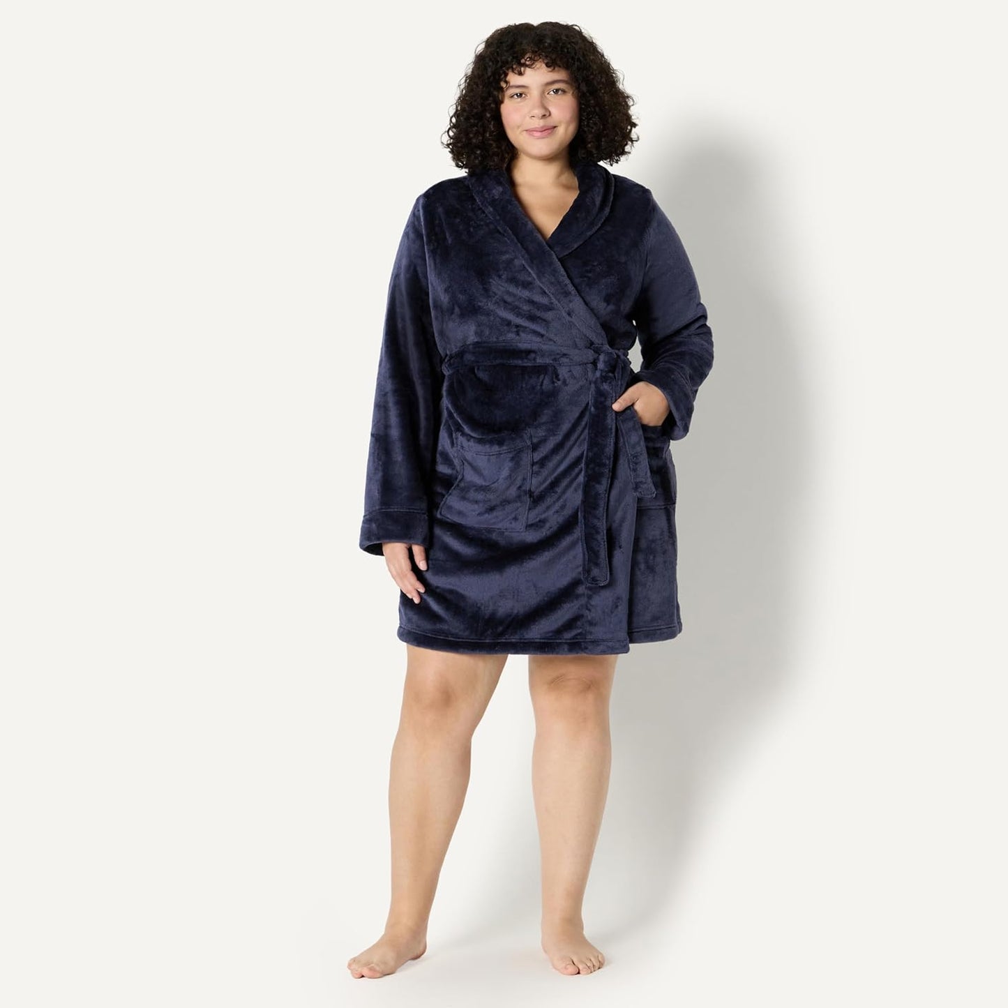 Amazon Essentials Women's Mid-Length Plush Robe (Available in Plus Size)