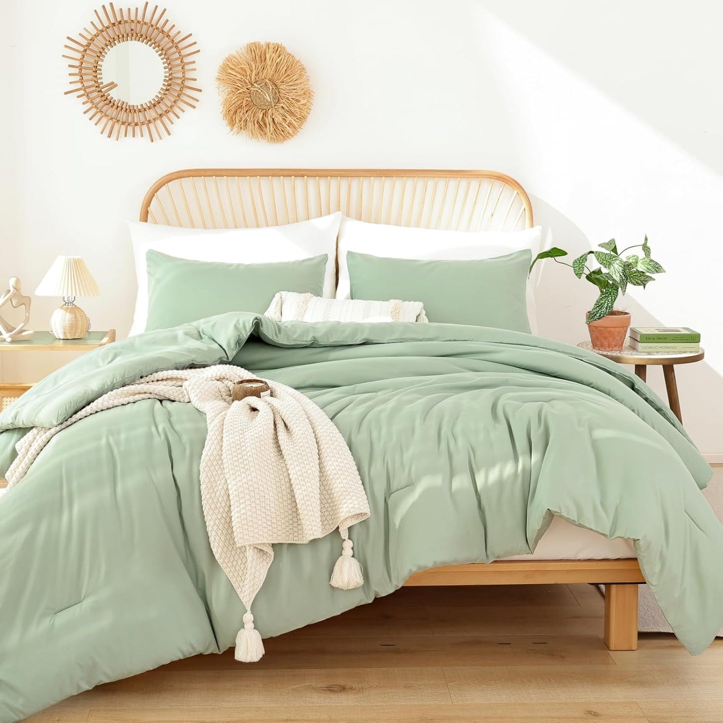ROSGONIA Oversized King Comforter Sage Green, 3pcs(1 Boho Comforter & 2 Pillowcases), Lightweight Oversized King Size Comforter Sets Bedding Blanket