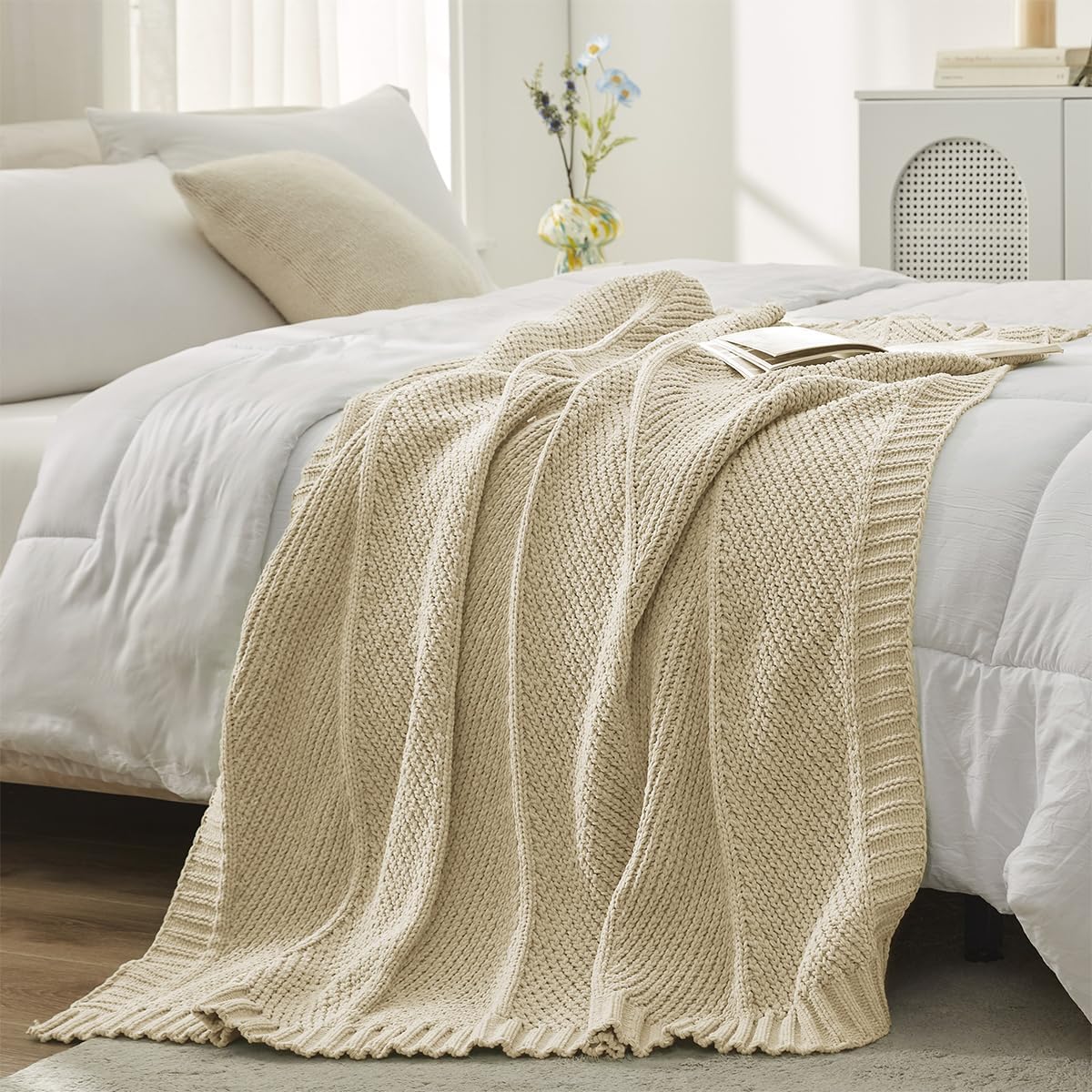 Amélie Home Chevron Chenille Knit Throw Blanket for Couch, Cozy Texture Decorative Soft Blanket for Sofa & Chair, 50"x60", Beige