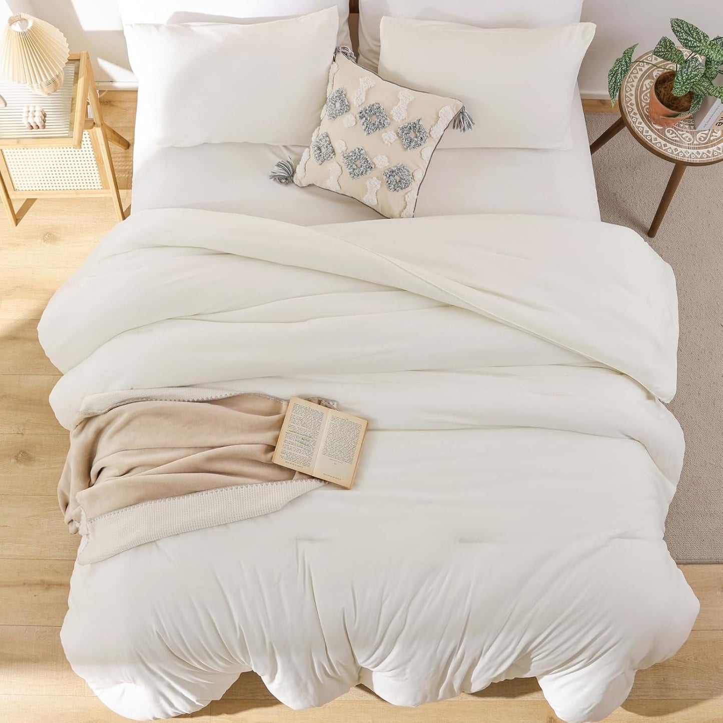 ROSGONIA Oversized Queen Comforter Ivory, 3pcs (1 Comforter & 2 Pillowcases) Lightweight Oversized Queen Comforter Sets Bedding Blanket Quilts