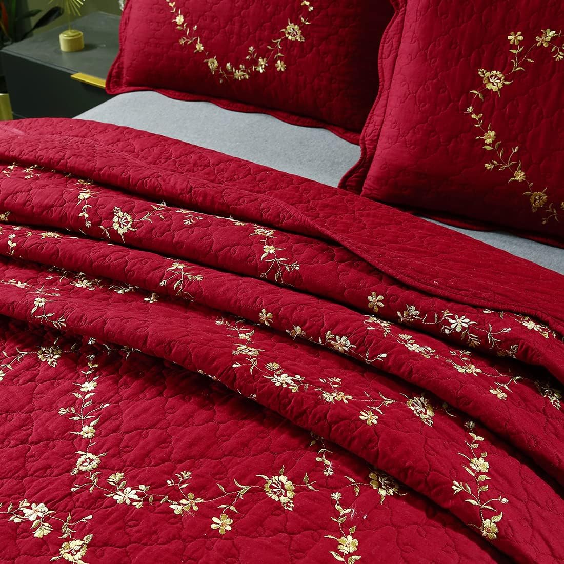 vctops 3-Piece Floral Embroidered Bedspread Coverlet Set Oversized Queen 100% Cotton Reversible Patchwork 1 Quilt and 2 Pillow Shams (Red,Oversize Queen)
