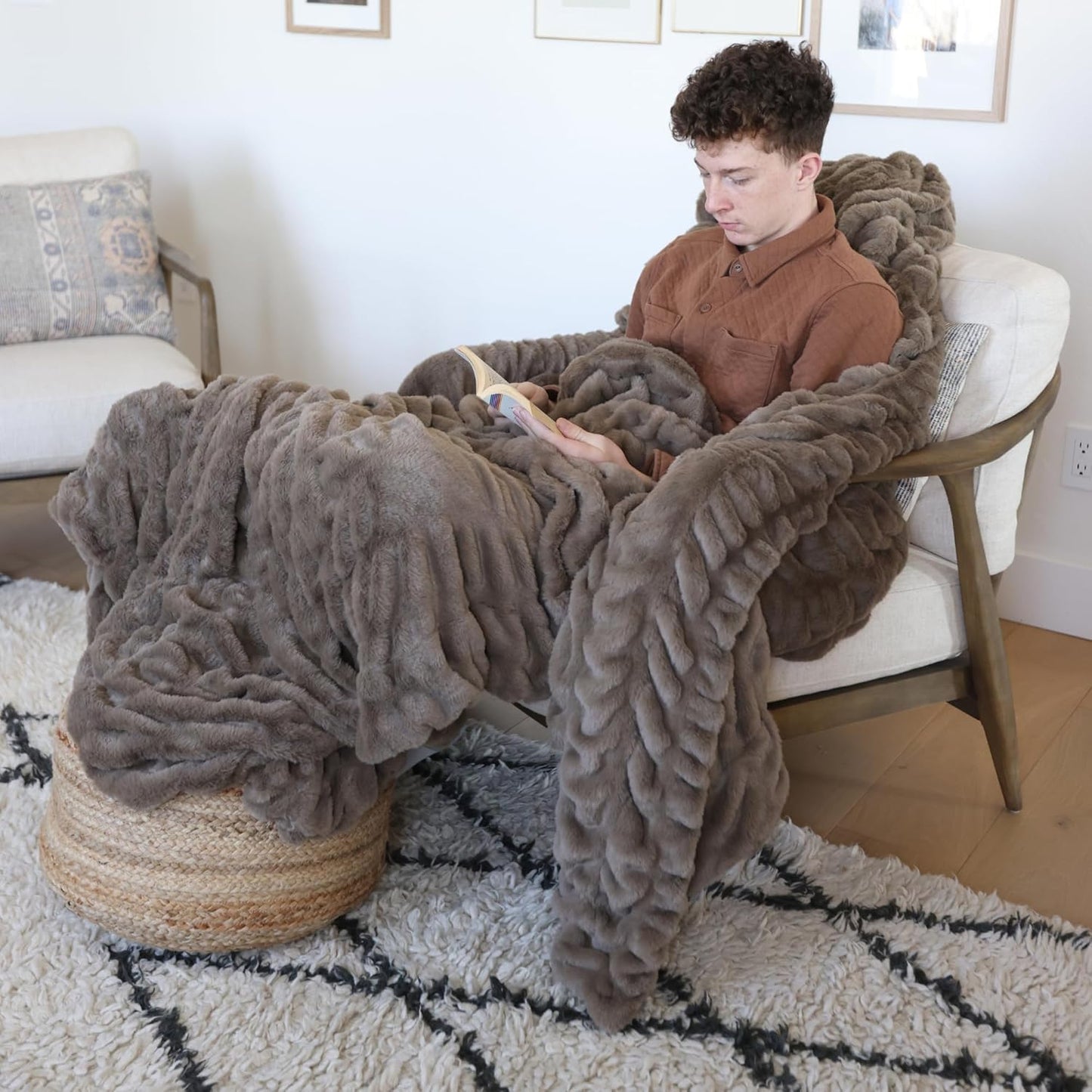 Minky Designs Driftwood Minky Blanket – Ultra Soft Faux Fur Throw Blanket for Couch, Bed & Home – Fluffy, Warm & Luxurious – Chic Collection (Large, 60x72)