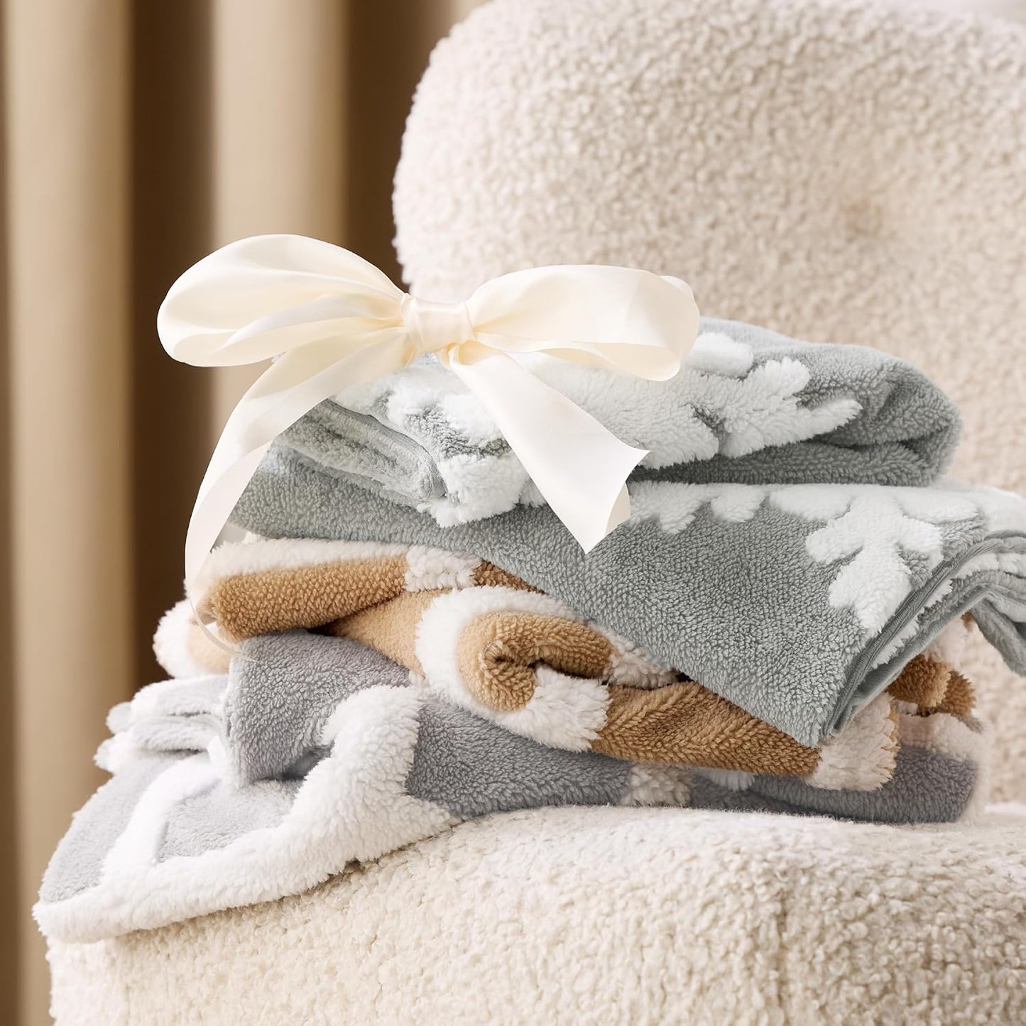 Bedsure Fluffy Duvet Cover Set - Ultra Soft Plush Shaggy Comforter Cover Queen Size, Warm Flannel Fleece Bed Sets for Winter, 3 Pieces, Snowflake Pattern, Grey
