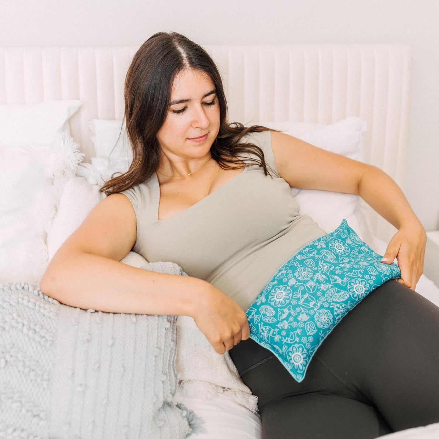 Microwave Heating Pad Flax Seed, Scented Unscented, Good for Back Pain Cramps, Moist Heat Therapy Ice Pack, Microwavable Bean Bag, 6" x 12" (Blue Vintage Floral, Lavender)