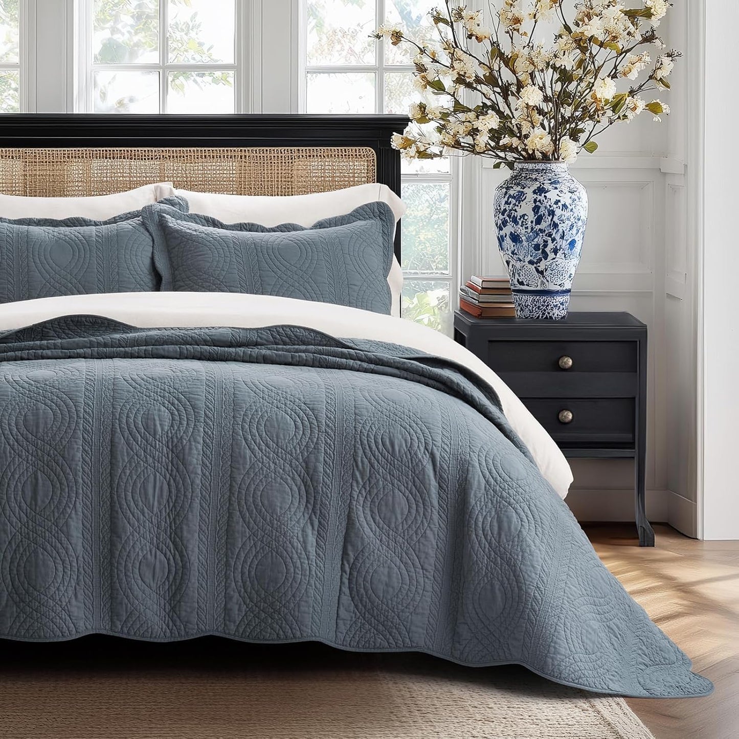 EVERGRACEHOME 100% Cotton Scallop Quilt Set, Queen Size 3 Piece Set – Lightweight Bedspread with 2 Shams, Soft Prewashed Matelasse Coverlet for Cozy and Elegant Bedding, Stormy Blue