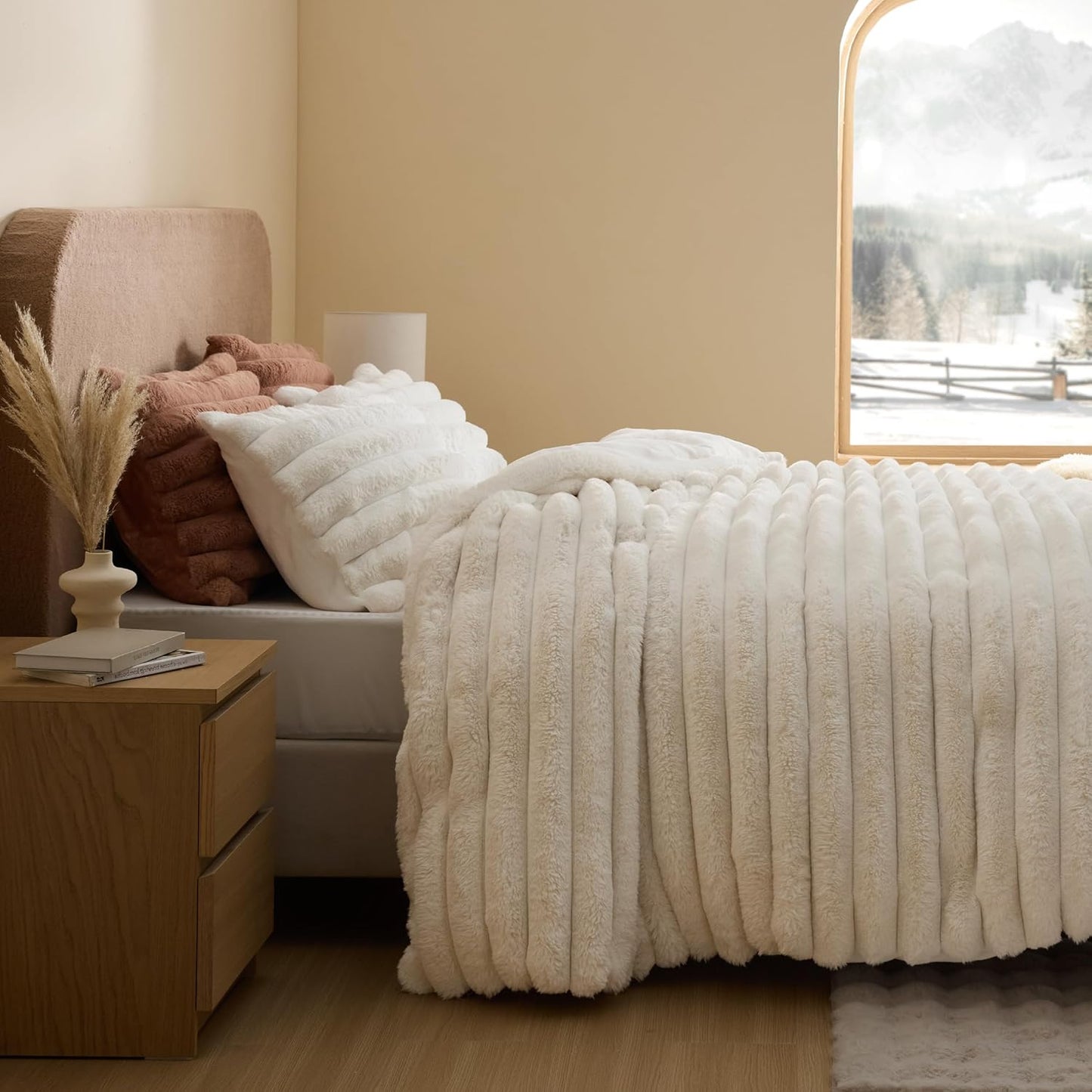 Bedsure Faux Fur Duvet Cover Queen Size - Beige Fluffy Duvet Cover Set, Soft and Cozy Shaggy Bedding Comforter Cover, Winter Warm Luxury Fuzzy Bed Set 3 Pieces, 1 Queen Duvet Cover and 2 Pillowcases