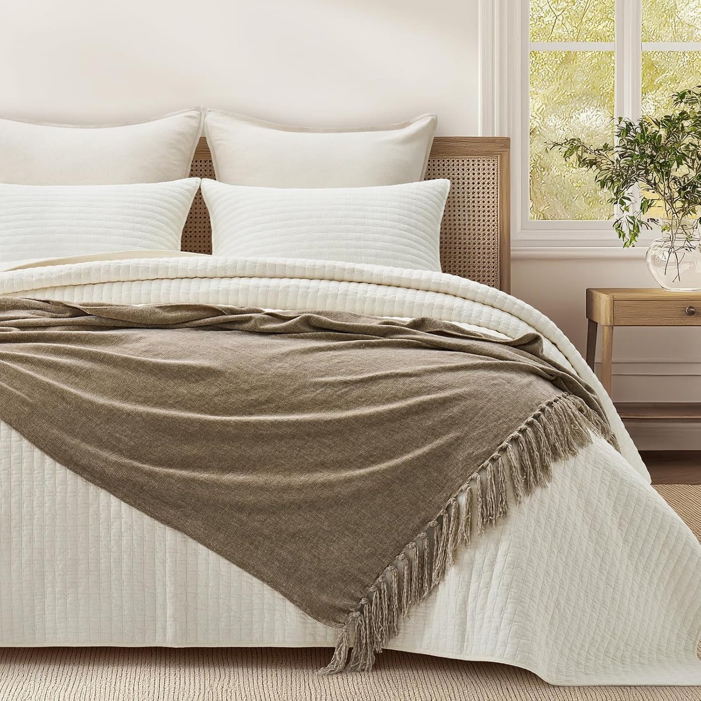 EVERGRACE Soft Chenille Throw Blanket for Couch, Cozy Plush Fuzzy Decorative Chenille Knit Throw Blanket with Tassels, Lightweight Blanket and Throws for Bed Sofa Gift Home Decor, Beige 60"x80"