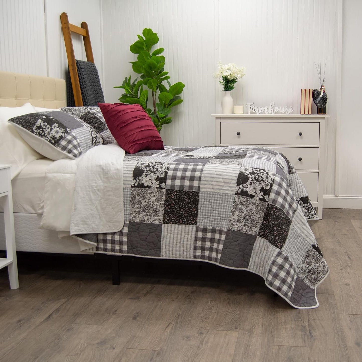 Donna Sharp Indiana Farmhouse Pieced Cotton Quilted Bedding Set - 3-Piece King Size Quilt Set - Includes 1 Quilt and 2 Pillow Shams - Machine Washable - Perfect for Rustic Decor