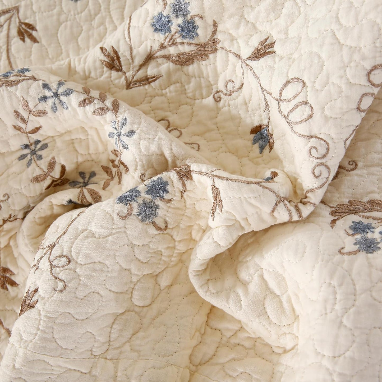 Quilt Set Blue Floral 3D Embroidery Pattern 3 PCS 100% Cotton Reversible Quilted Embroidered Decorative Bedspreads Coverlet Set, Lightweight &Soft Full Size White Bedding Coverlet for All Season