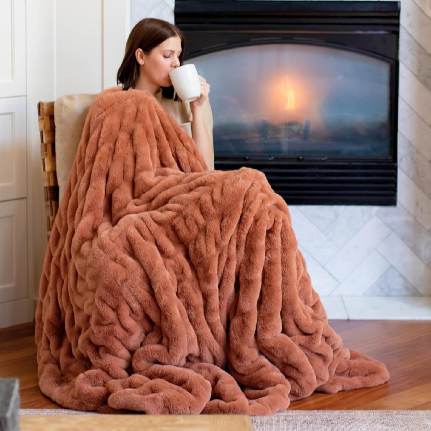 Minky Designs Copper Minky Blanket – Ultra Soft Faux Fur Throw Blanket for Couch, Bed & Home – Fluffy, Warm & Luxurious – Chic Collection (Large, 60x72)