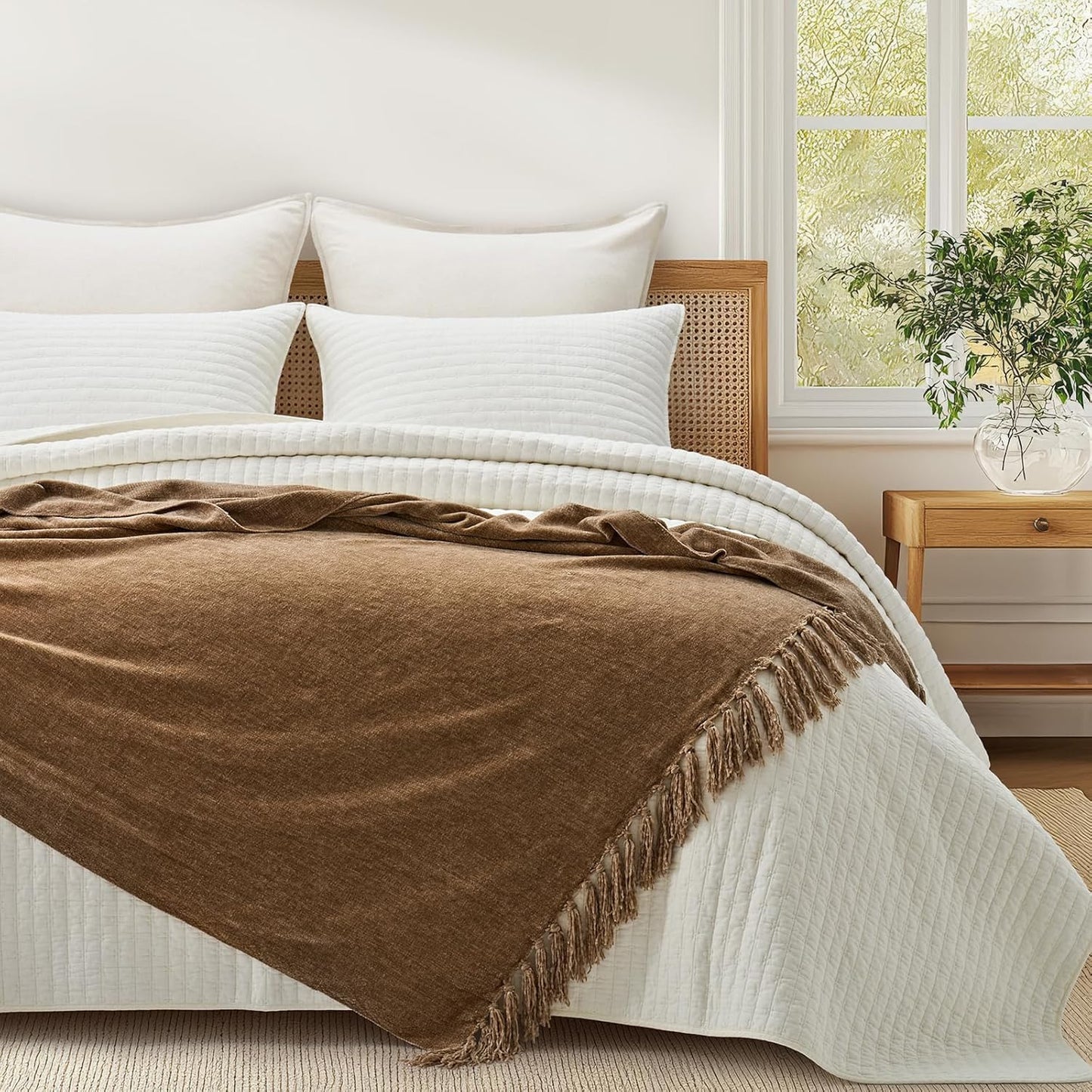 EVERGRACE Soft Chenille Throw Blanket for Couch, Cozy Plush Fuzzy Decorative Chenille Knit Throw Blanket with Tassels, Lightweight Blanket and Throws for Bed Sofa Gift Home Decor, Khaki 60"x80"