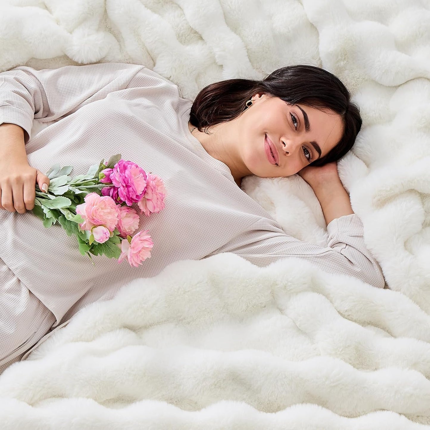 Fluffy Blanket for Couch Soft Luxury Faux Rabbit Fur Throw Blanket Cozy Fuzzy Plush Bubble Thick Warm Decorative Throw for Bed, Sofa (Twin Size 60''x80'', Cream White)