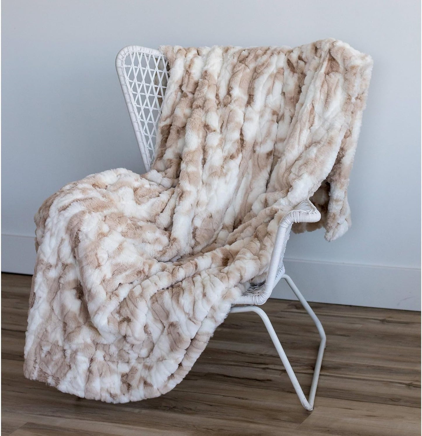 Minky Designs Crème Brulee Minky Blanket – Ultra Soft Faux Fur Throw Blanket for Couch, Bed & Home – Fluffy, Warm & Luxurious – Posh Collection (X-Large, 60x84)