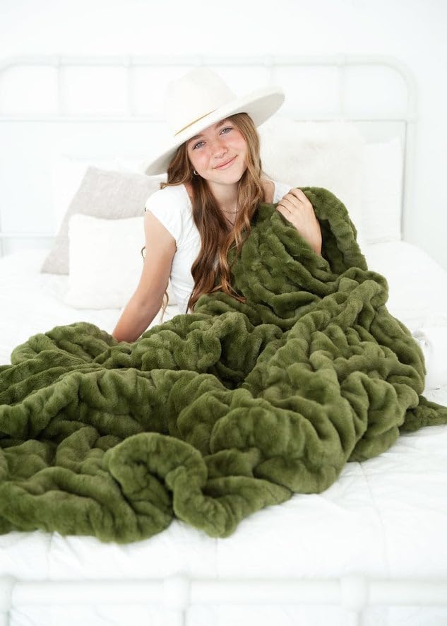 Minky Couture Hugs Blanket - Extra Plush Blanket for Premium Gifting - Stretchy Bubbled Cozy Throw - Silky Smooth - Durable & Machine-Washable - Travel-Friendly - Travel, Camp Green