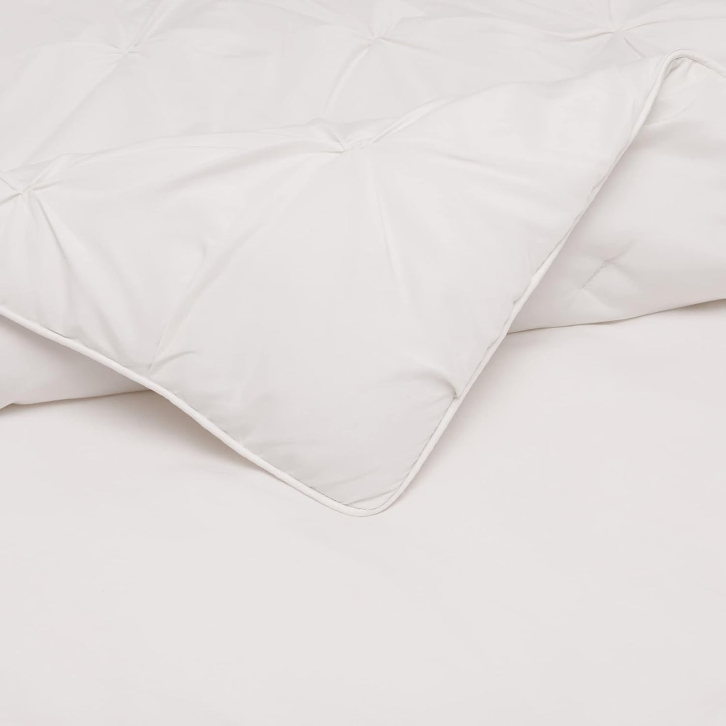 Amazon Basics 2 Piece Lightweight Pinch Pleat All-Season Down-Alternative Comforter Bedding Set, Twin/Twin XL, Cream, Solid