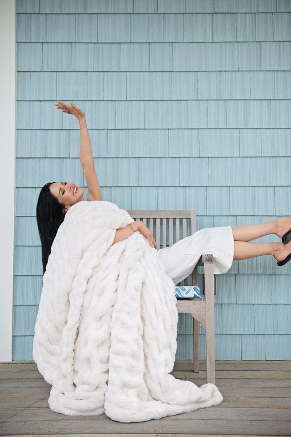 Minky Couture Hugs Blanket - Extra Plush Blanket for Premium Gifting - Stretchy Bubbled Cozy Throw - Silky Smooth - Durable & Machine-Washable - Travel-Friendly - Grande, Cream