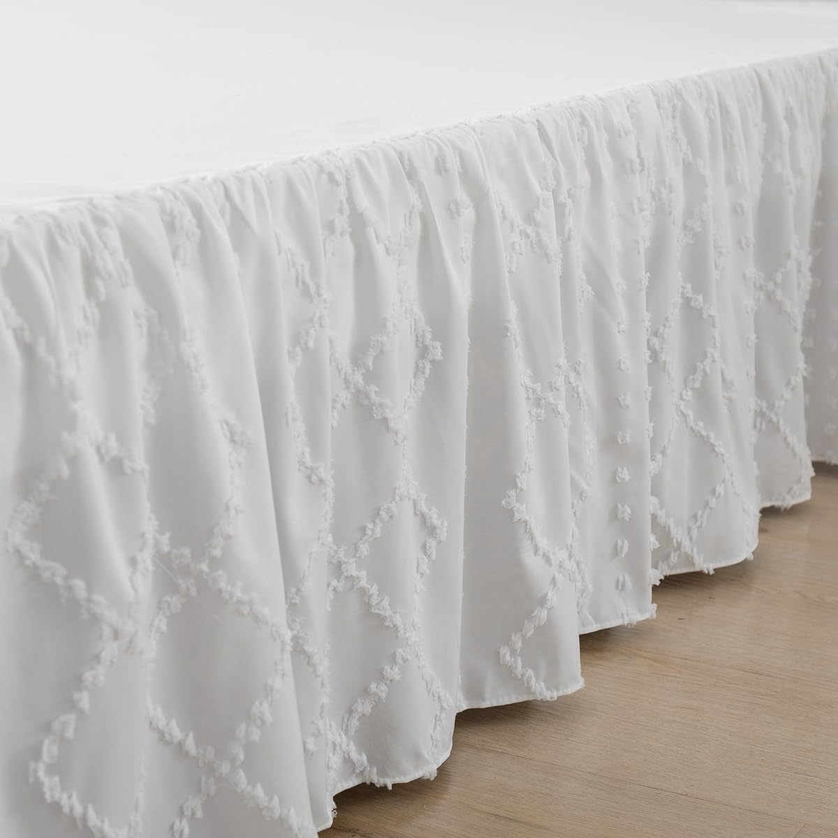 Bed Skirt Full Size Ruffled Bed Skirt with Split Corners, 18 Inch Drop Dust Ruffle Bed Skirts with Platform, Boho Tufted Shabby Chic Full Size Bed Skirts, White