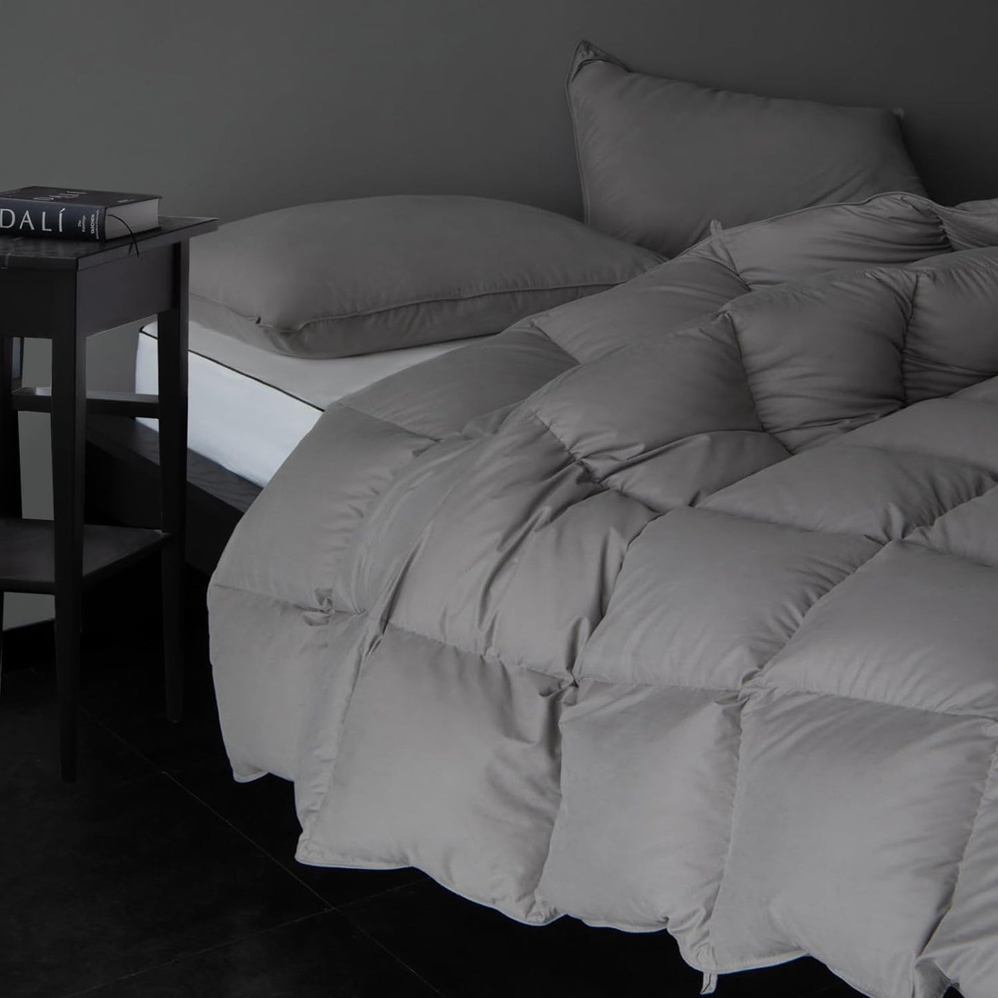 Luxury Gray Down Fiber Comforter Queen Size - Down Fiber Duvet Core for All Seasons - Soft and Medium Warmth Hotel Collection Duvet Insert - Fluffy and Cozy，Queen (90 X 90”)