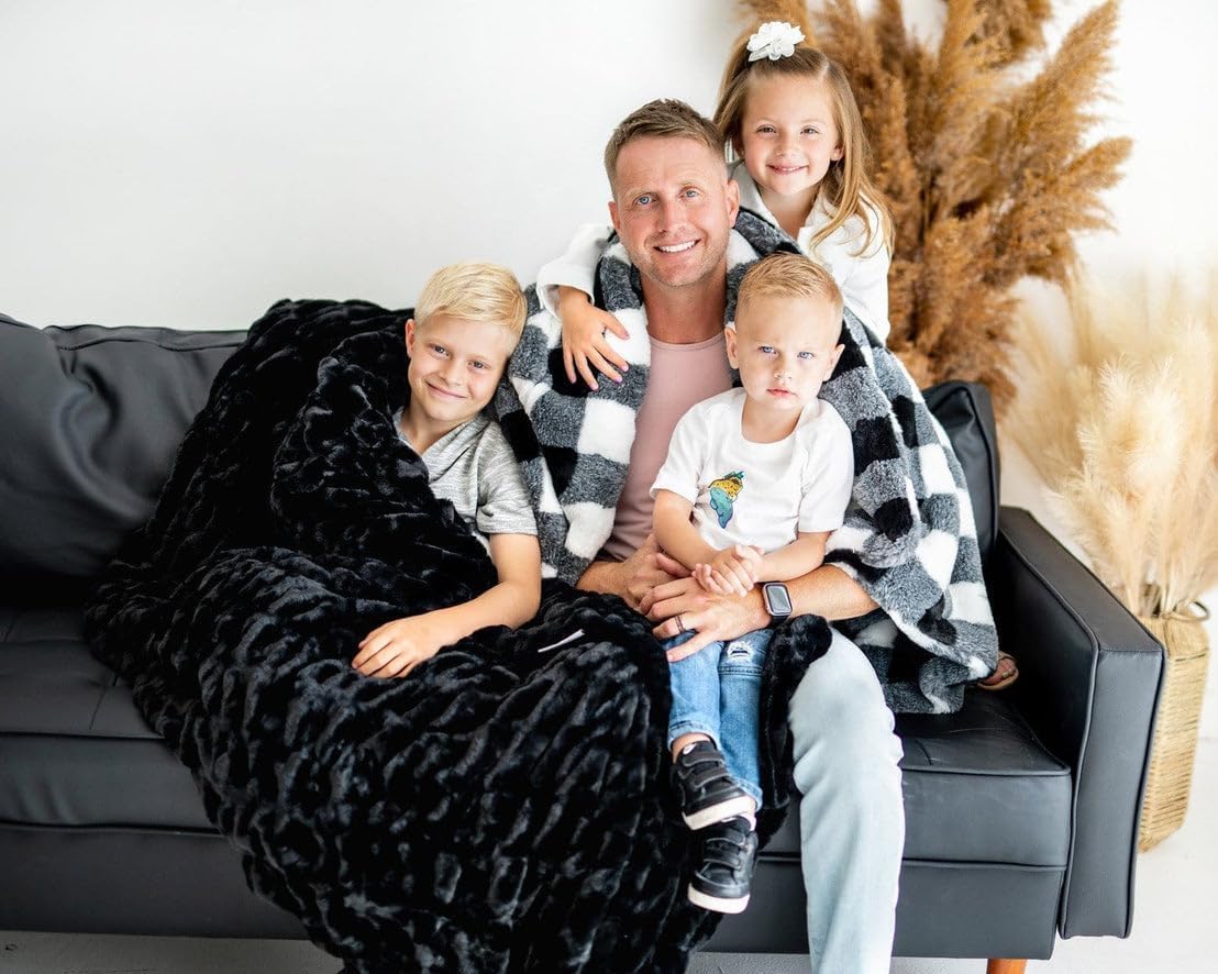 Minky Couture Hugs Blanket - Extra Plush Blanket for Premium Gifting - Stretchy Bubbled Cozy Throw - Silky Smooth - Durable & Machine-Washable - Travel-Friendly - Grande, Black