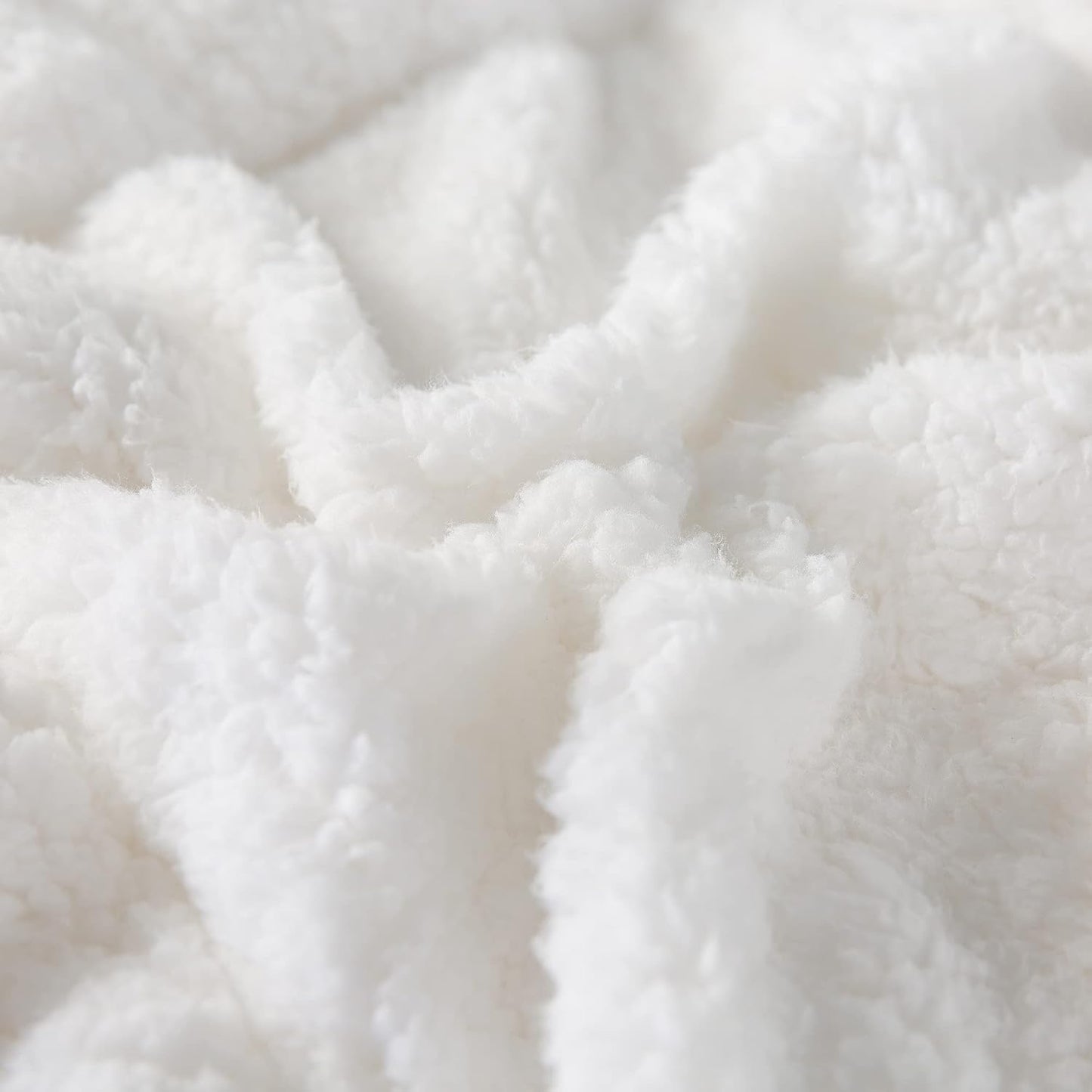 KASENTEX Super Ultra Soft Luxury Plush Sherpa Comforter, Cozy Reversible Faux Fur Machine Washable Bedding, Bright White, Queen Size