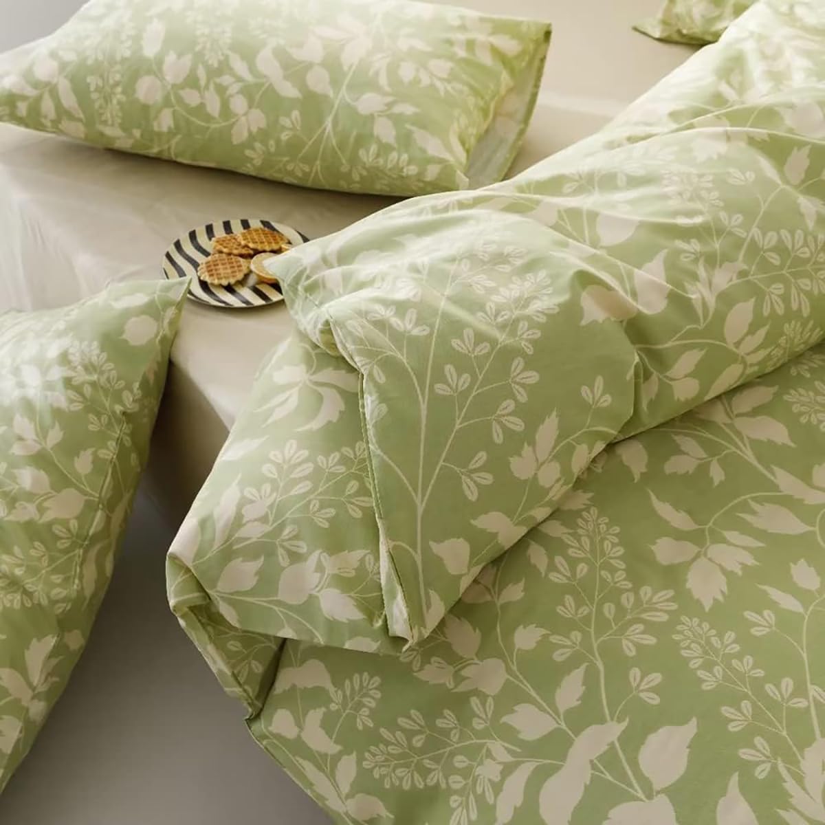 KAREVER Green Botanical Comforter Set King Sage Green Floral Comforter Cotton Women Girls Matcha Green Floral Plant Quilts Garden Bohemian Sage Green Blanket Rustic Leaf Blossom King Bed Comforter