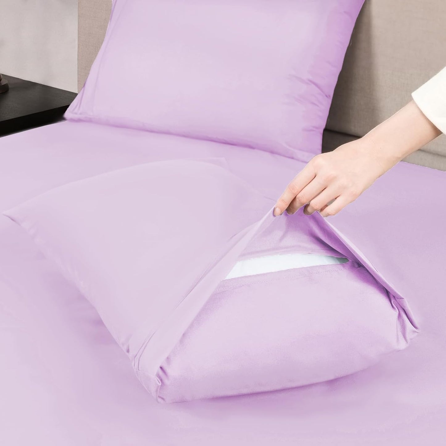 Mejoroom Queen Size Sheet Set - Hotel Luxury 1800 Bedding Sheets & Pillowcases - Deep Pocket Fitted Sheet, Soft, Breathable, Wrinkle & Fade Resistant - 4 Piece (Queen, Lavender)