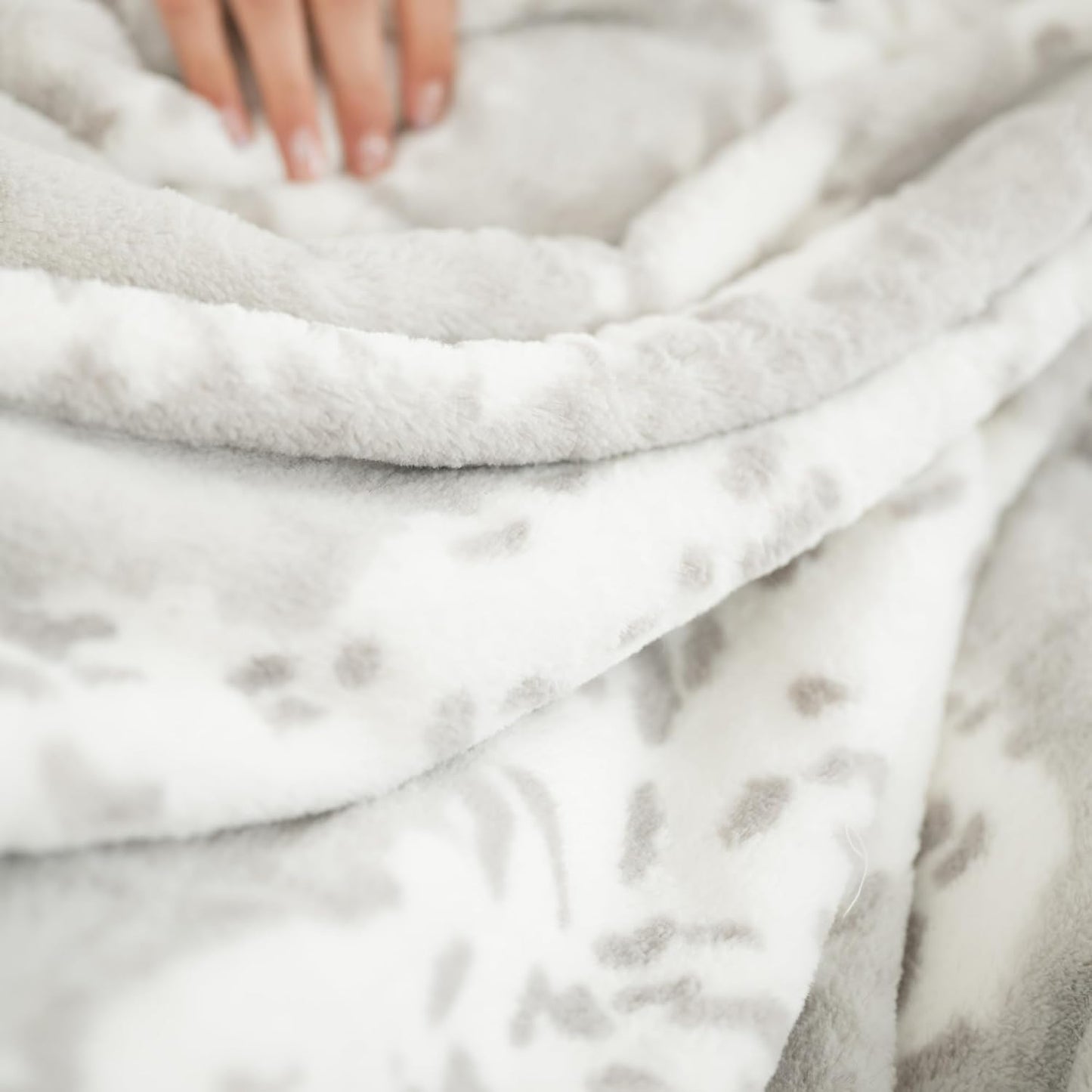 Minky Designs Arctic Lynx Minky Blanket – Ultra Soft Faux Fur Throw Blanket for Couch, Bed & Home – Fluffy, Warm & Luxurious – Posh Collection (Medium, 50x60)