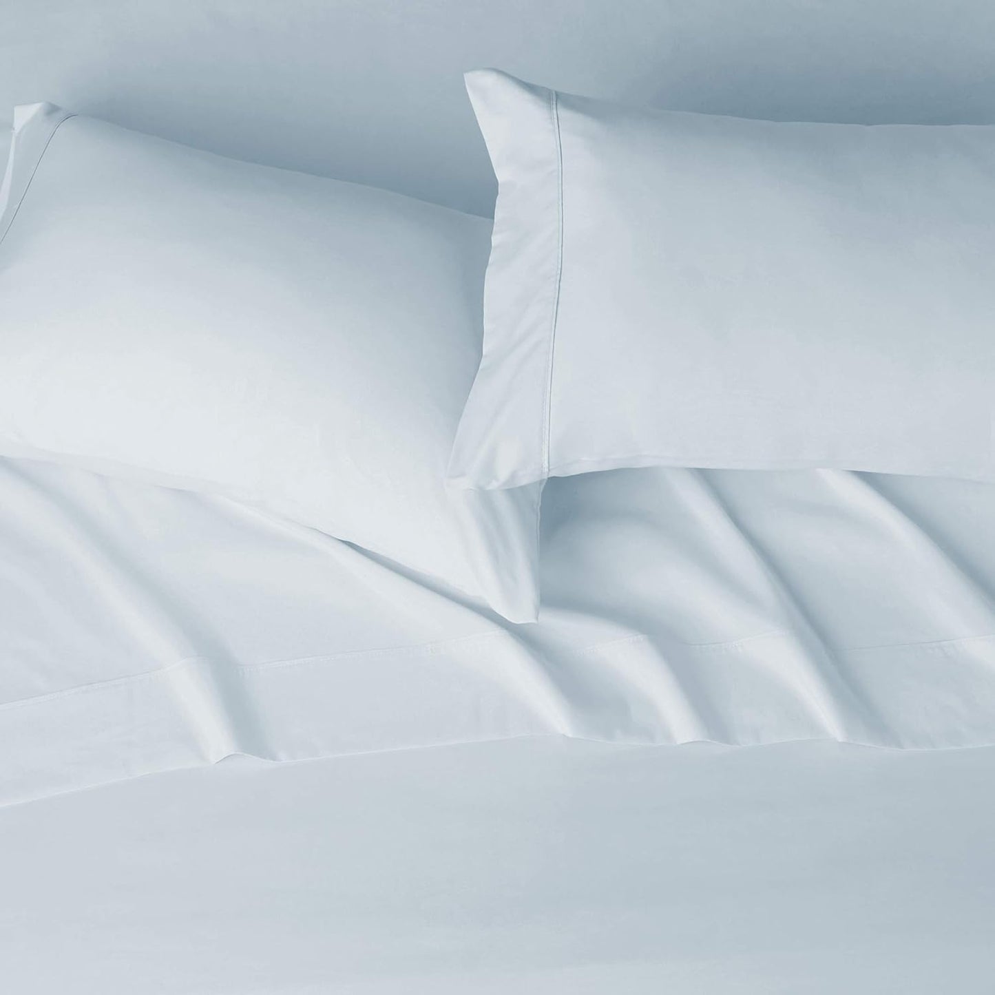 Amazon Basics Lightweight Super Soft, Wrinkle-Free Easy Care Microfiber 4-Piece Bed Sheet Set with 14-Inch Deep Pockets, Full, Light Blue, Solid