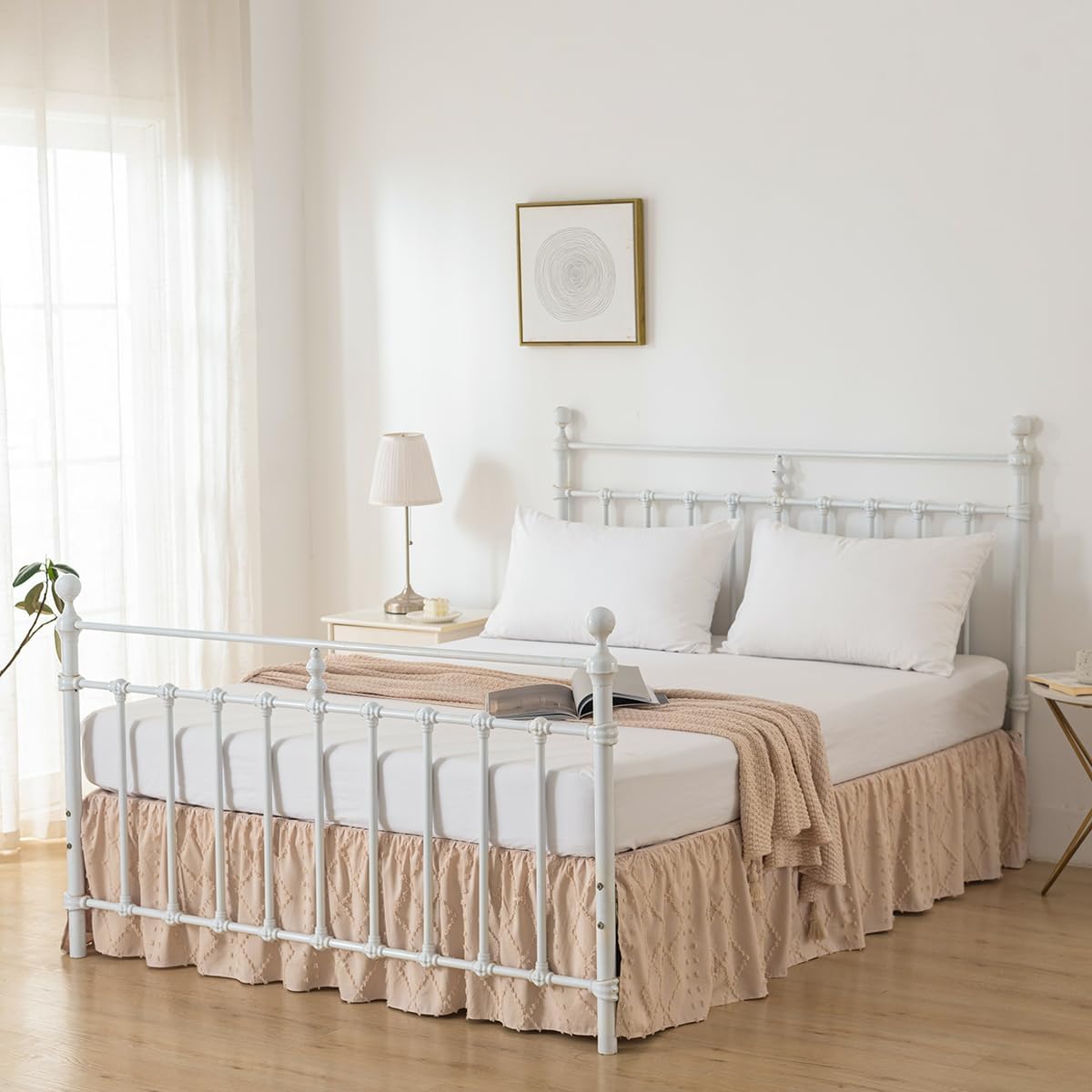 Bed Skirt King Size，Ruffled Cream Bed Skirt with Split Corners，King Bed Skirt 14 Inch Drop, Boho Tufted Shabby Chic King Size Bed Skirt, Bed Skirts King Size