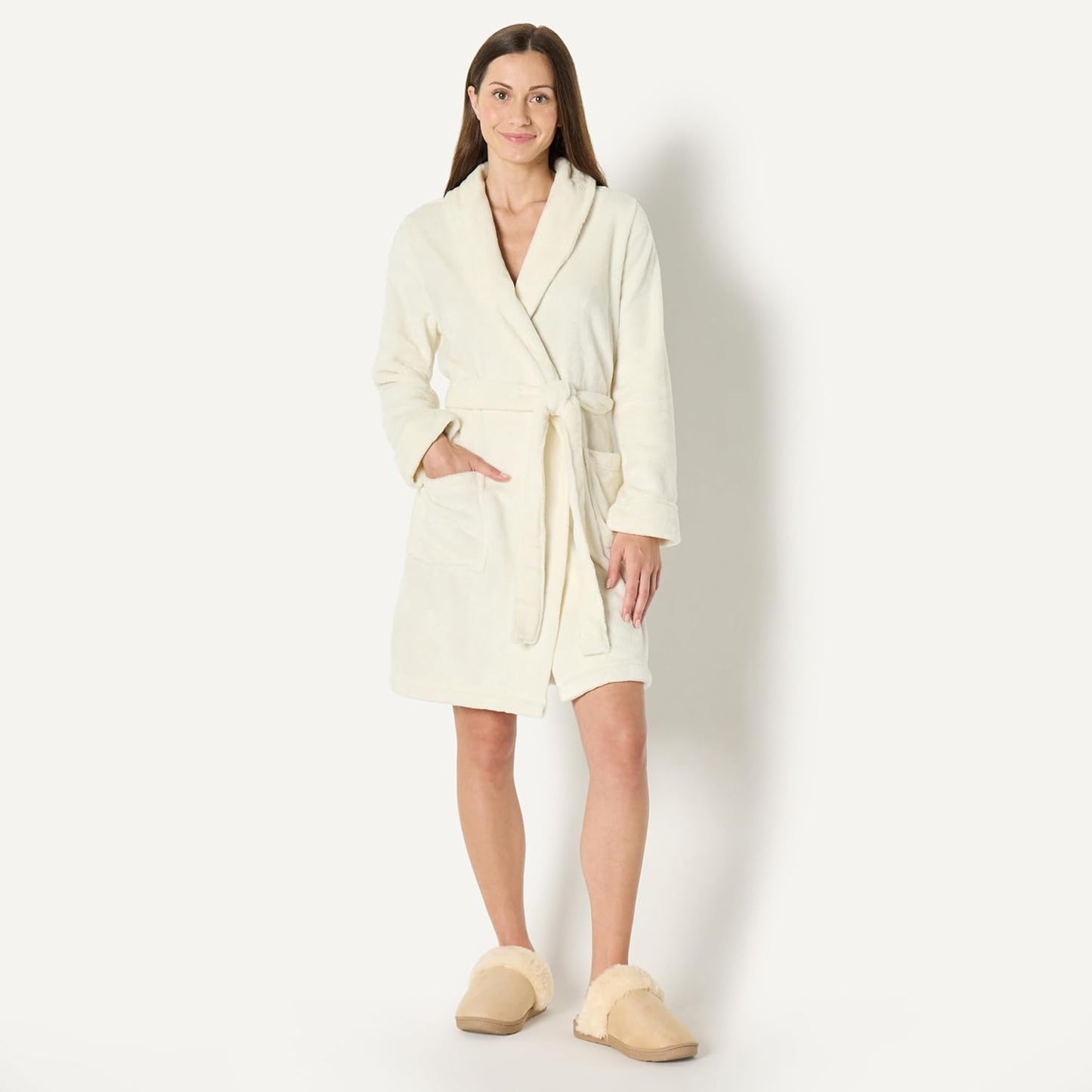 Amazon Essentials Women's Mid-Length Plush Robe (Available in Plus Size)
