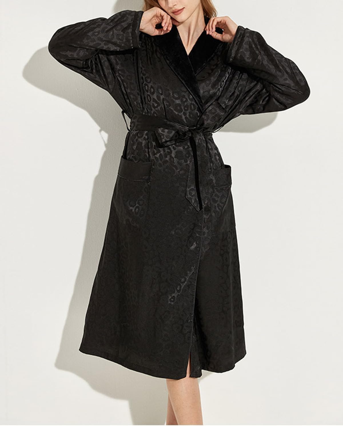 Women's Long Sleeve Fleece Robe with Pockets Jacquard Fluffy Plush Bathrobe