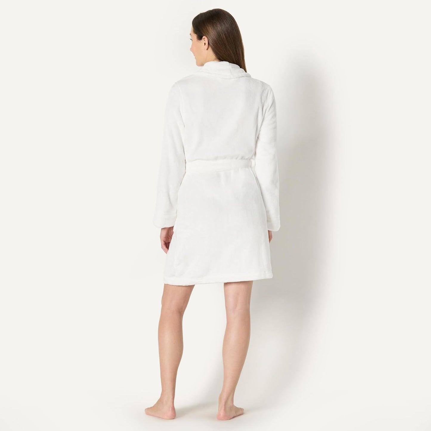 Amazon Essentials Women's Mid-Length Plush Robe (Available in Plus Size)