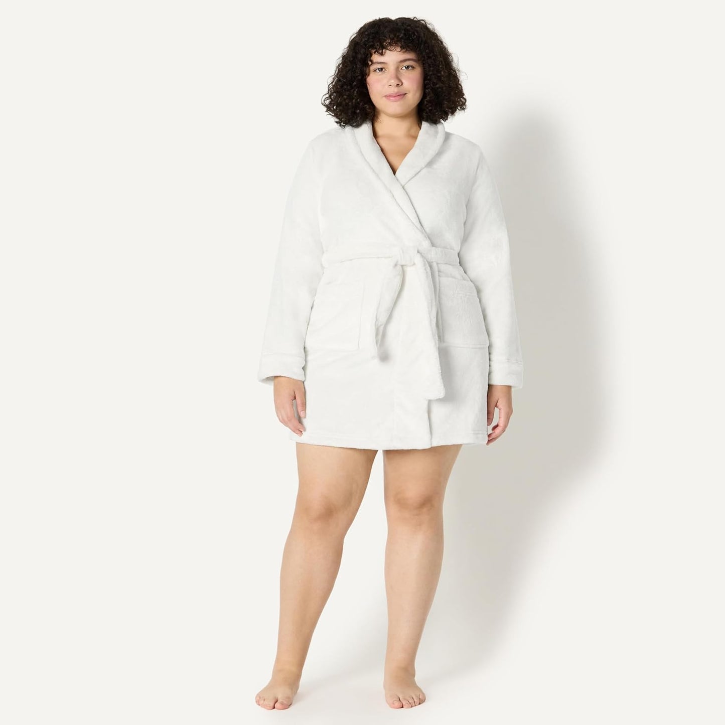 Amazon Essentials Women's Mid-Length Plush Robe (Available in Plus Size)