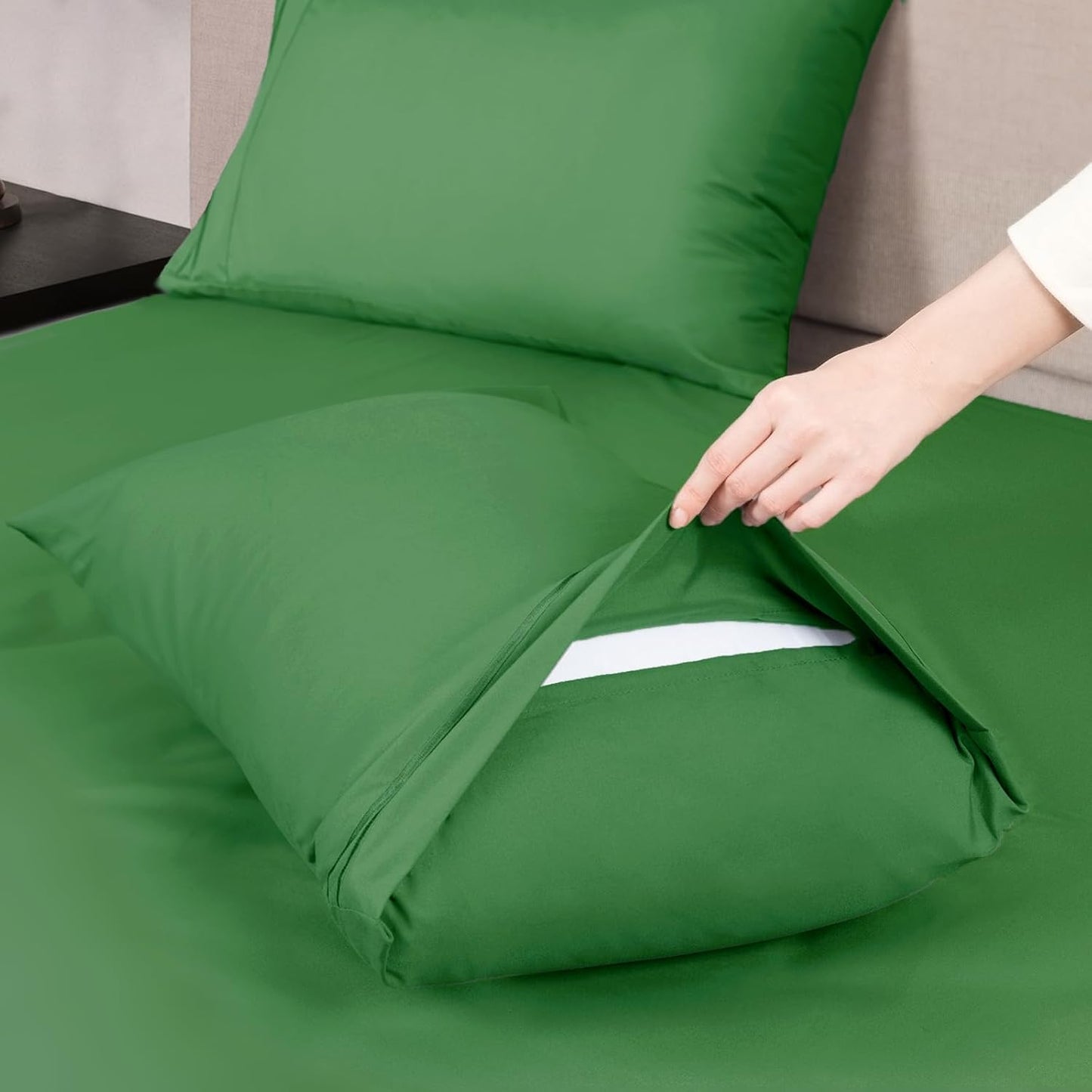 Mejoroom Queen Size Sheet Set - Hotel Luxury 1800 Bedding Sheets & Pillowcases - Deep Pocket Fitted Sheet, Soft, Breathable, Wrinkle & Fade Resistant - 4 Piece (Queen, Calla Green)