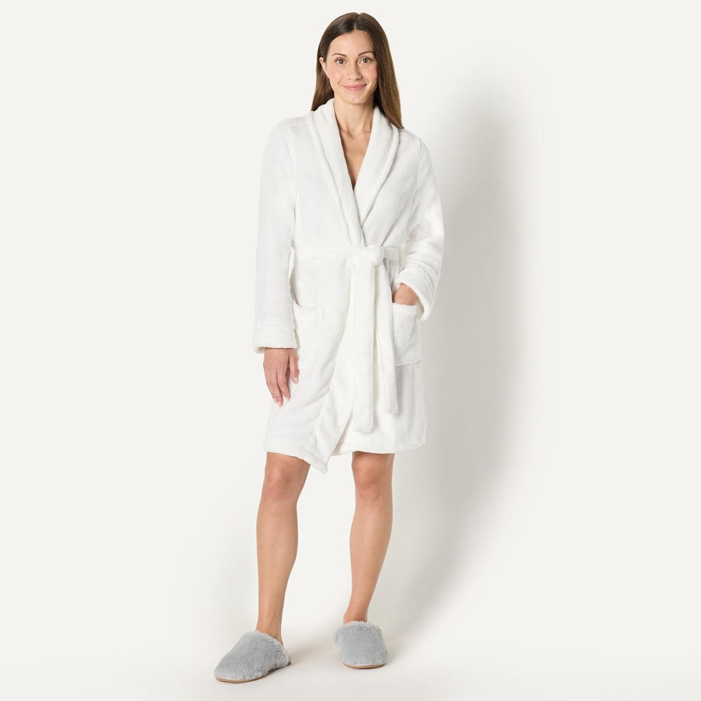 Amazon Essentials Women's Mid-Length Plush Robe (Available in Plus Size)