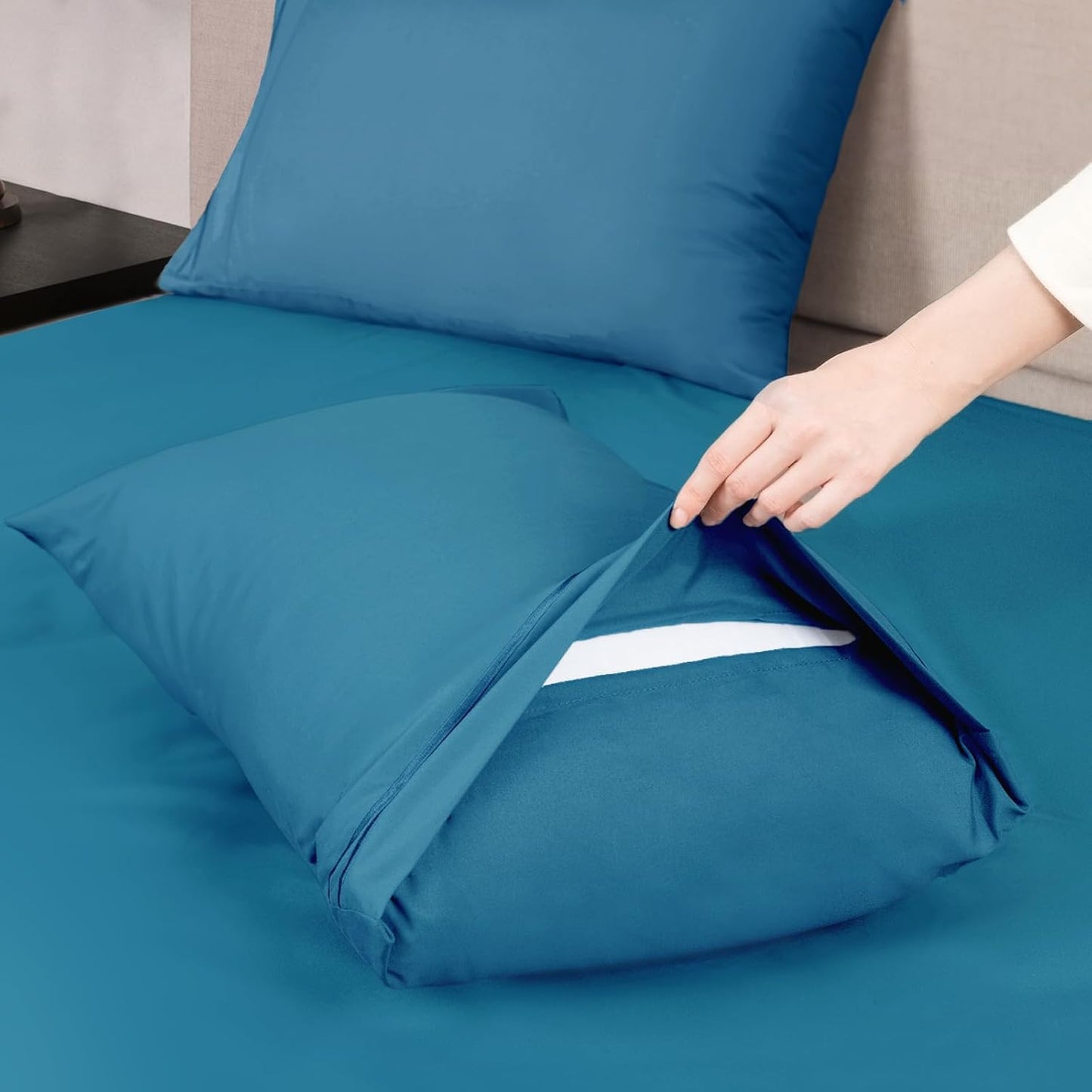 Mejoroom Queen Size Sheet Set - Hotel Luxury 1800 Bedding Sheets & Pillowcases - Deep Pocket Fitted Sheet, Soft, Breathable, Wrinkle & Fade Resistant - 4 Piece (Queen,Peacock Blue)