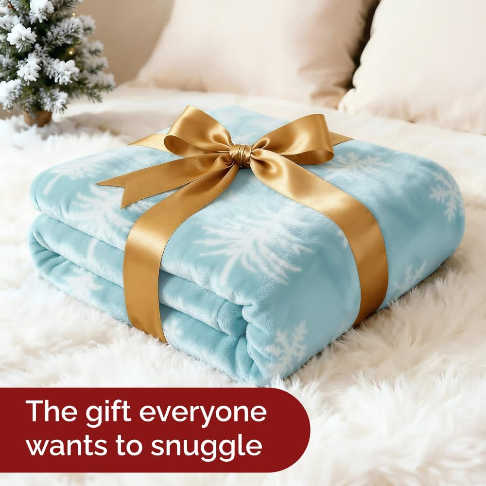 Christmas Sherpa Blanket Throw Size - Reversible Sherpa Fleece Blanket - Super Soft Double Sided Throw for Bed, Sofa, Couch - Thick, Cozy & Plush - Xmas Winter Bedding - Christmas Snowflakes, 50x60