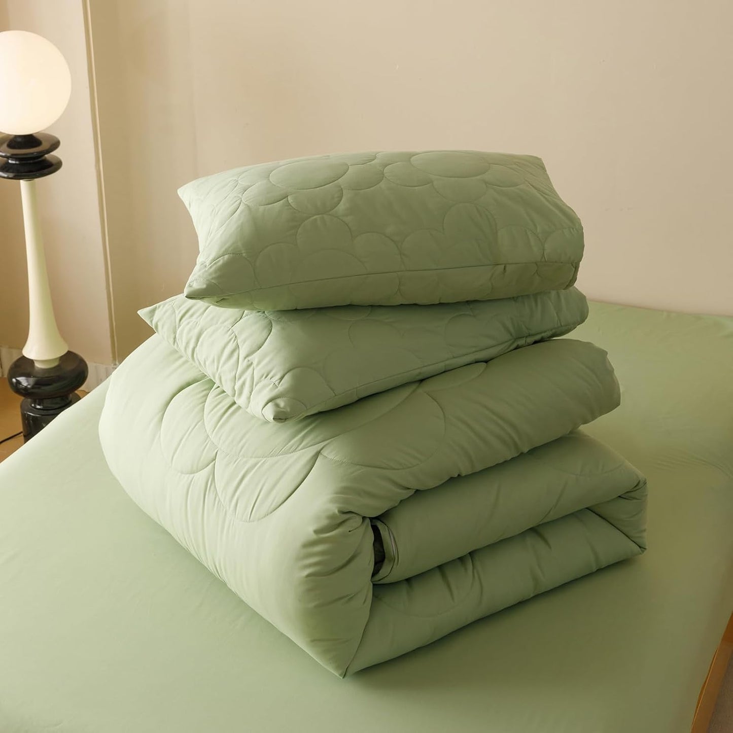 KAREVER Sage Flower Comforter Queen Green Sunflower Print Bed Queen Comforter Set 3 Pieces Green Floral Comforter Set for Women Girls Bedroom Decor All Season Hotel Quality Comforter Set