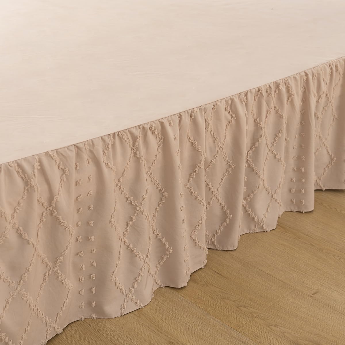Bed Skirt Queen Size Ruffled Bed Skirt with Split Corners, 18 Inch Drop Dust Ruffle Bed Skirts with Platform, Boho Tufted Shabby Chic Queen Size Bed Skirts, Cream