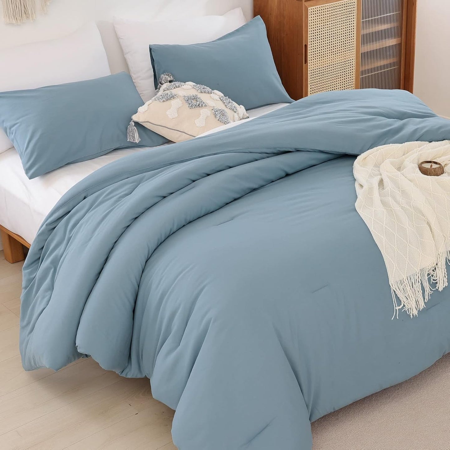 ROSGONIA Dusty Blue Comforter Set Queen, 3pcs(1 Boho Blue Comforter & 2 Pillowcases) All Season Soft Bedding Lightweight Bedspread Blanket Quilt