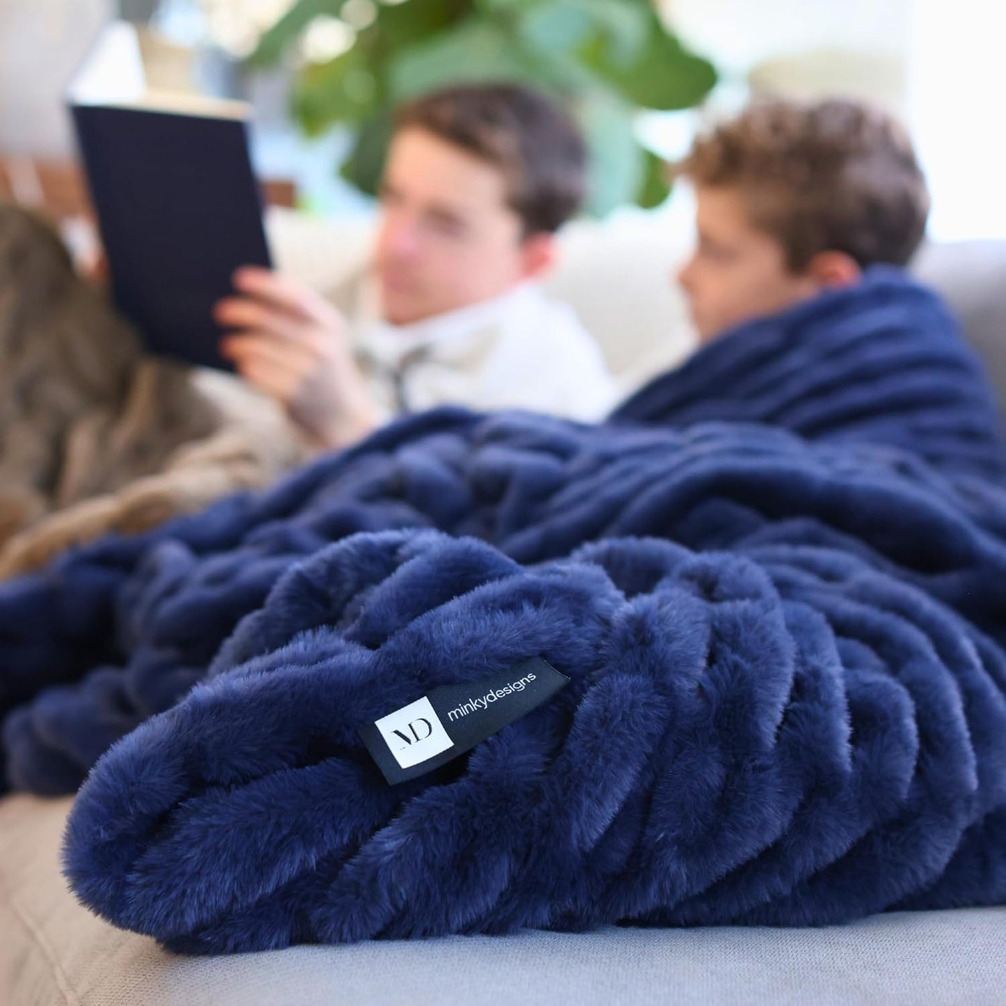 Minky Designs Midnight Horizon Minky Blanket – Ultra Soft Faux Fur Throw Blanket for Couch, Bed & Home – Fluffy, Warm & Luxurious – Chic Collection (Large, 60x72)