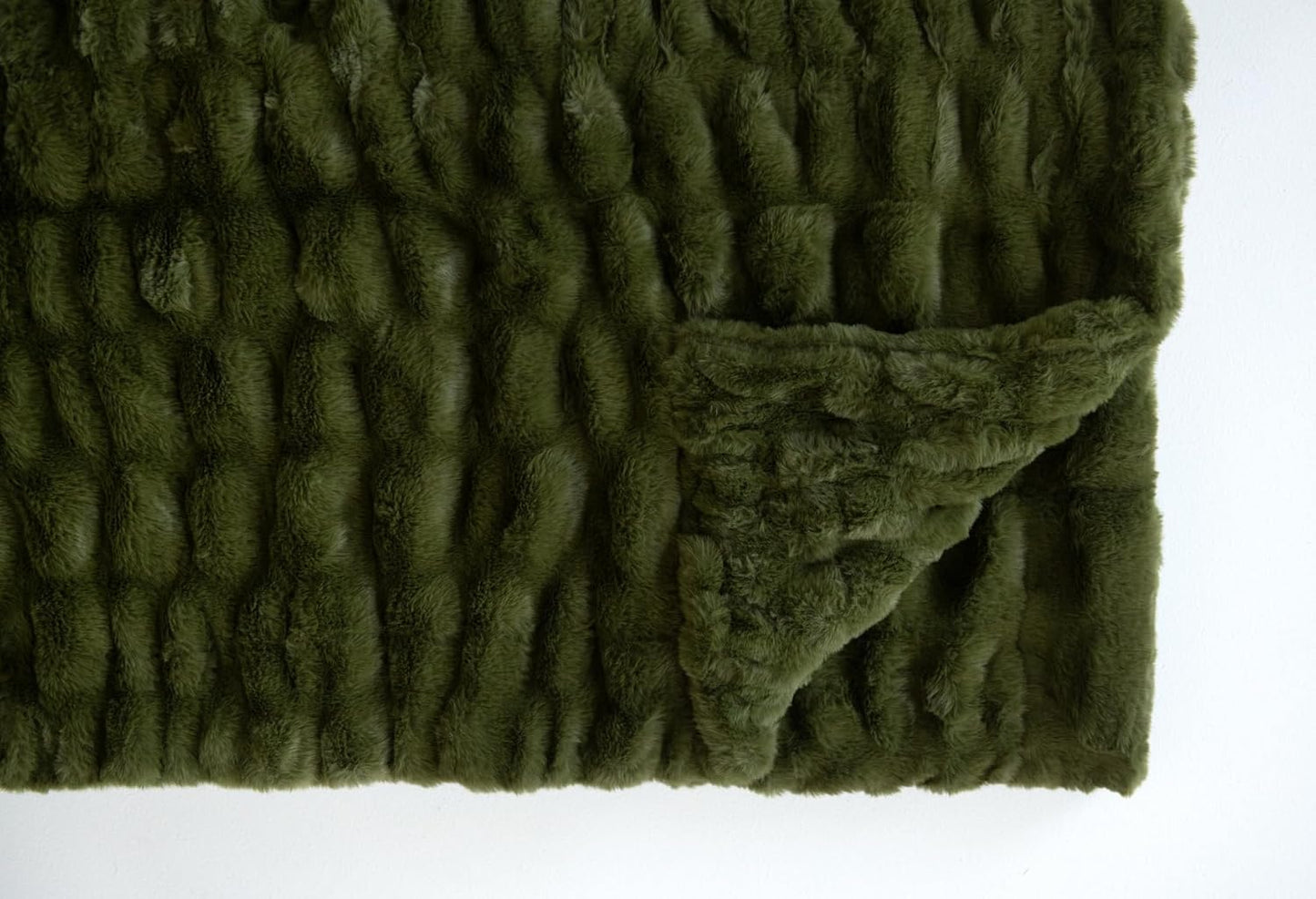 Minky Couture Hugs Blanket - Extra Plush Blanket for Premium Gifting - Stretchy Bubbled Cozy Throw - Silky Smooth - Durable & Machine-Washable - Travel-Friendly - Grande, Camp Green
