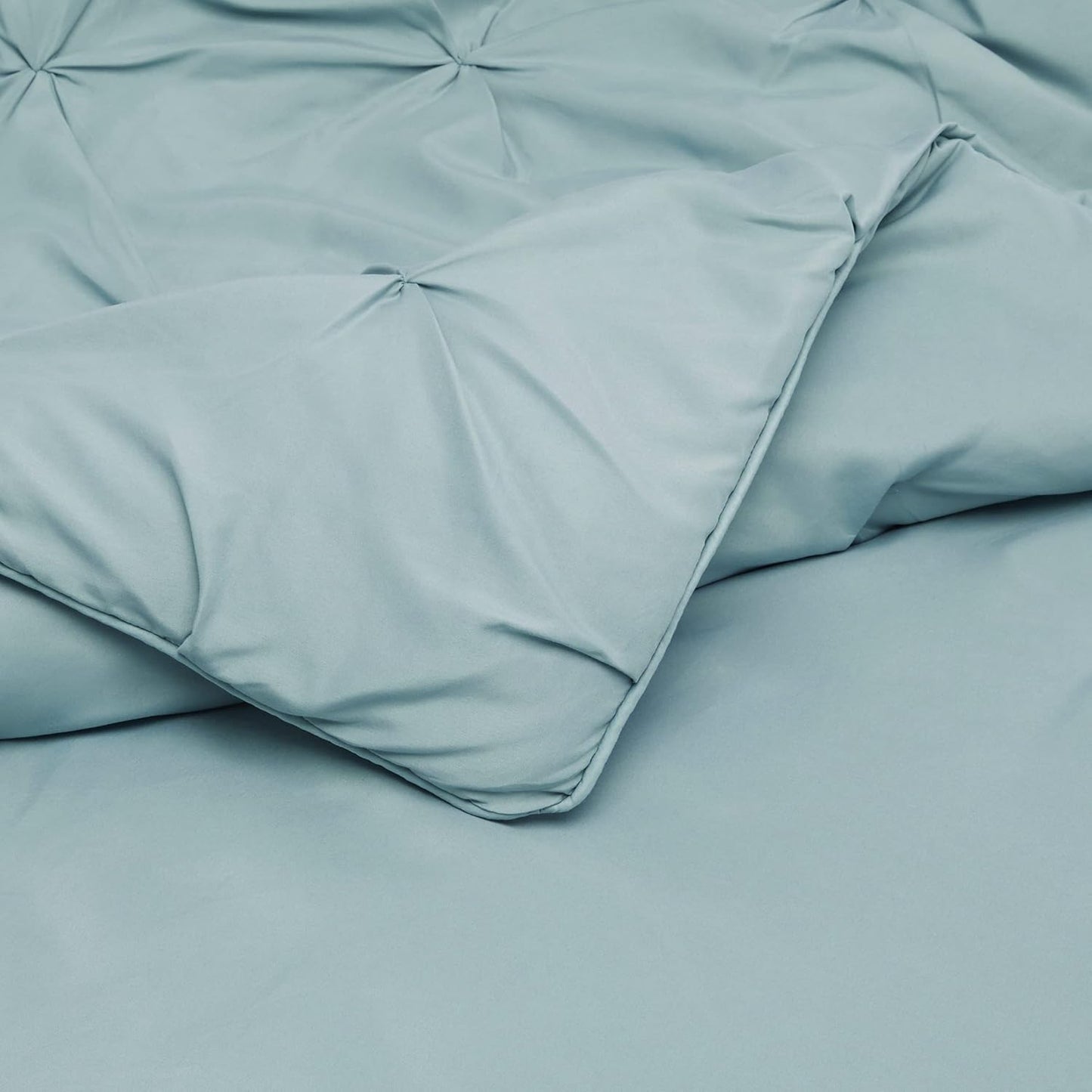 Amazon Basics Lightweight, Soft King Size Comforter Sets, All-Season Down-Alternative 3-Piece Bedding Set, Pinch Pleat Design, Spa Blue