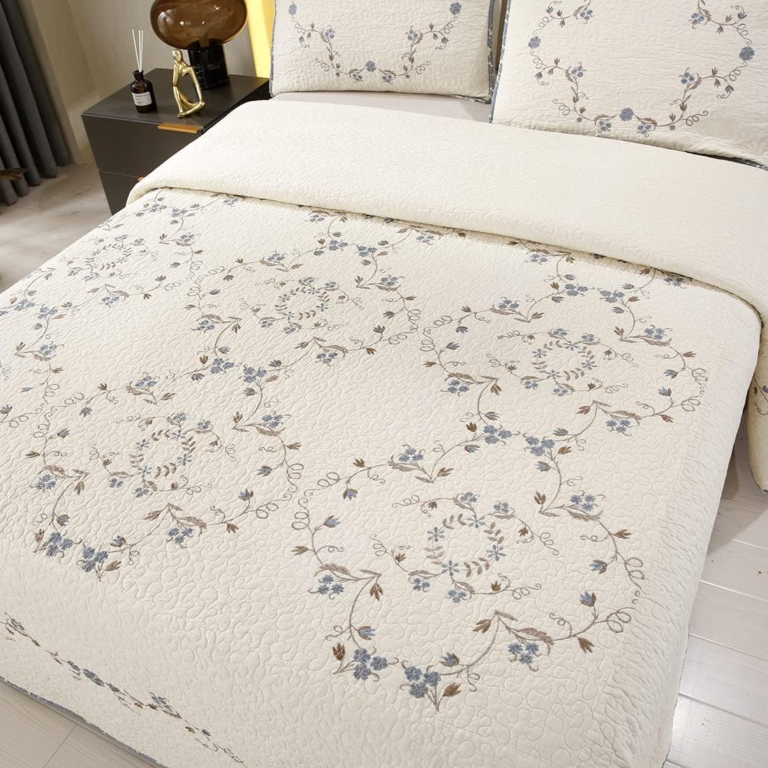 vctops 3-Piece 100% Cotton Bedspread Coverlet Set Twin Size Elegant Floral Embroidered Reversible Patchwork 1 Quilt and 2 Pillow Shams (Flower B,Twin)