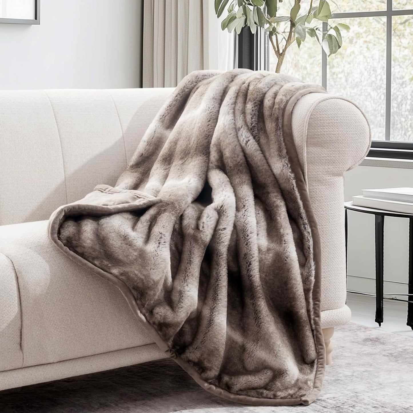 EVERGRACEHOME Ultra Soft Luxury Fluffy Mink Faux Fur Throw Blanket, Thick Warm Fall Winter Blankets for Bed, Couch, Cozy Plush Reversible Blanket for Chair, Sofa (Ombré Hazel Brown, 60"x80")