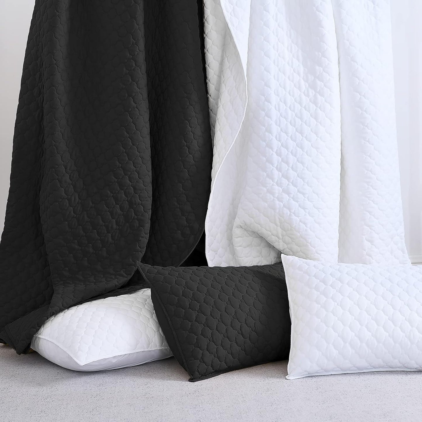 HORIMOTE HOME Quilt Set Queen Size, Black Bedspread with Clouds Pattern, Soft Coverlet Set Lightweight Microfiber Quilted Bedspread for All Season, Includes 1 Quilt and 2 Pillow Shams