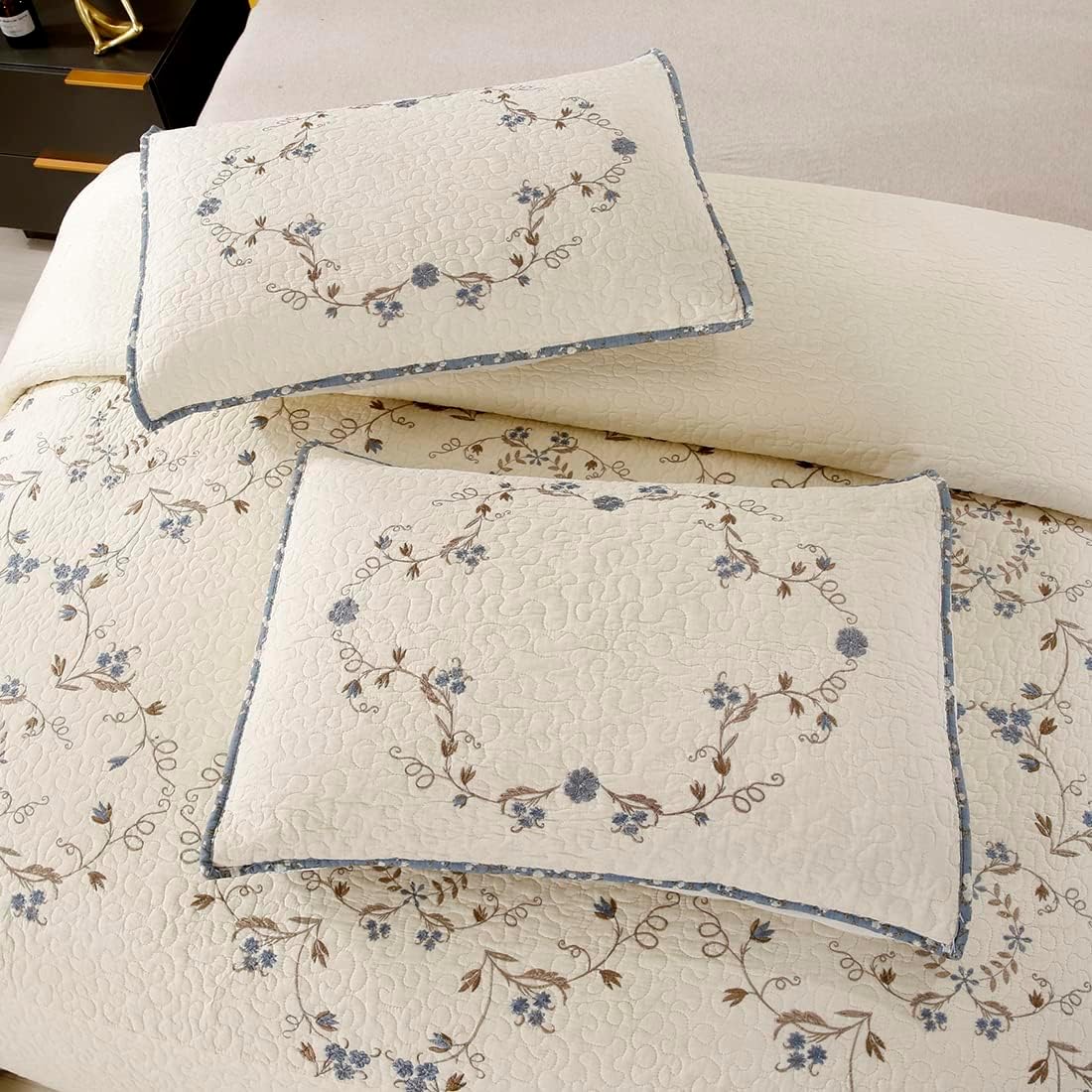 vctops 3-Piece 100% Cotton Bedspread Coverlet Set Twin Size Elegant Floral Embroidered Reversible Patchwork 1 Quilt and 2 Pillow Shams (Flower B,Twin)