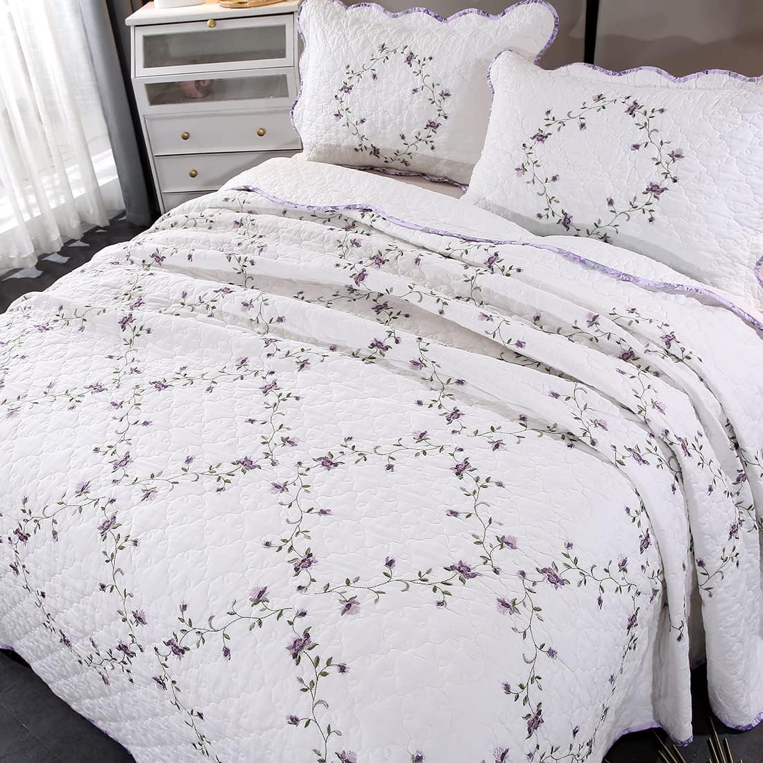 vctops 3-Piece Elegant Floral Embroidered Bedspread Coverlet Set Twin Size 100% Cotton Reversible Patchwork 1 Quilt and 2 Pillow Shams (Purple,Twin)